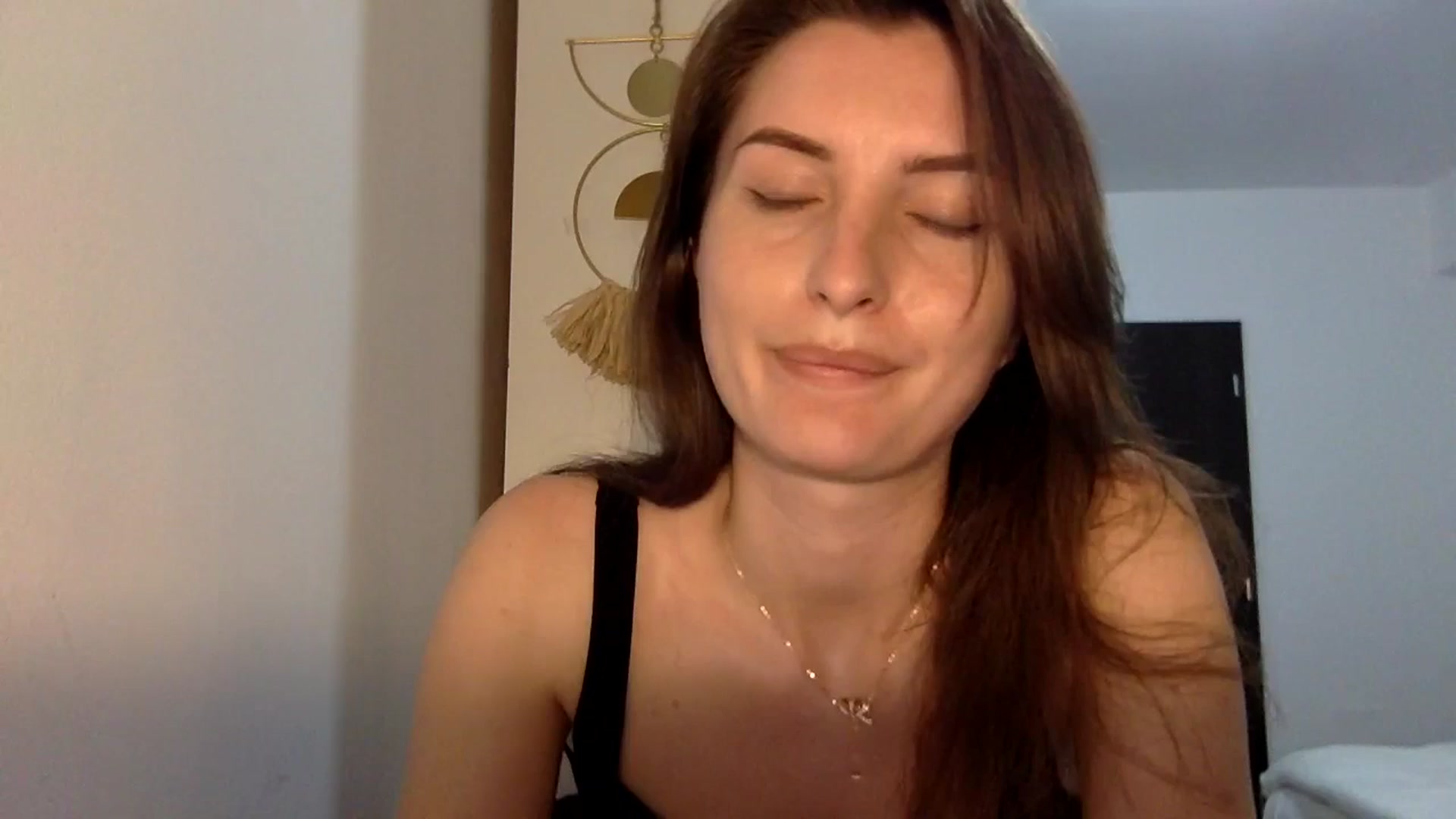 Gallery image thumbnail from EmilyRosier's myfreecams stream on, 04/21/2024, 20:25 image 17 of 20