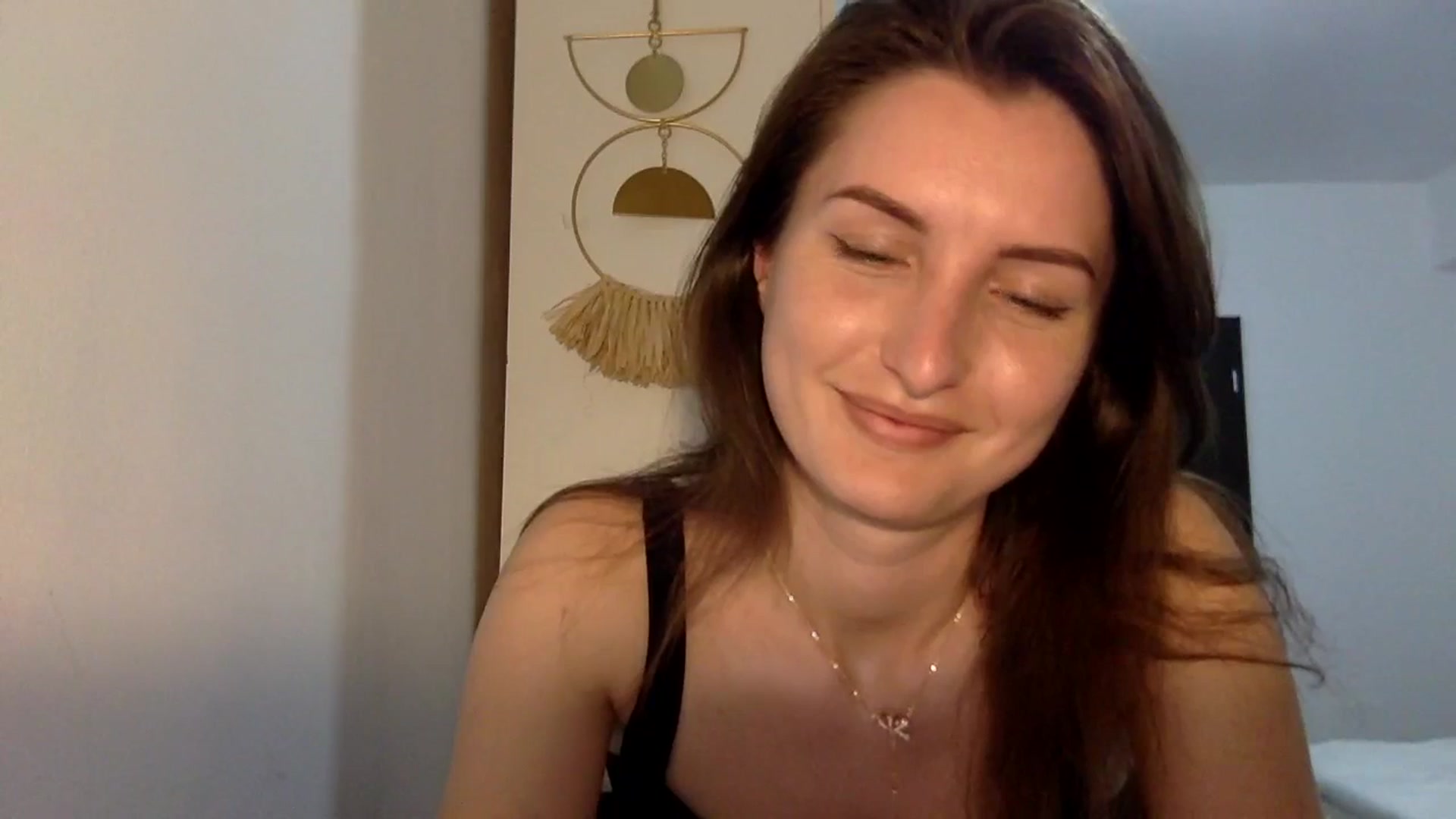 Gallery image thumbnail from EmilyRosier's myfreecams stream on, 04/21/2024, 20:25 image 6 of 20