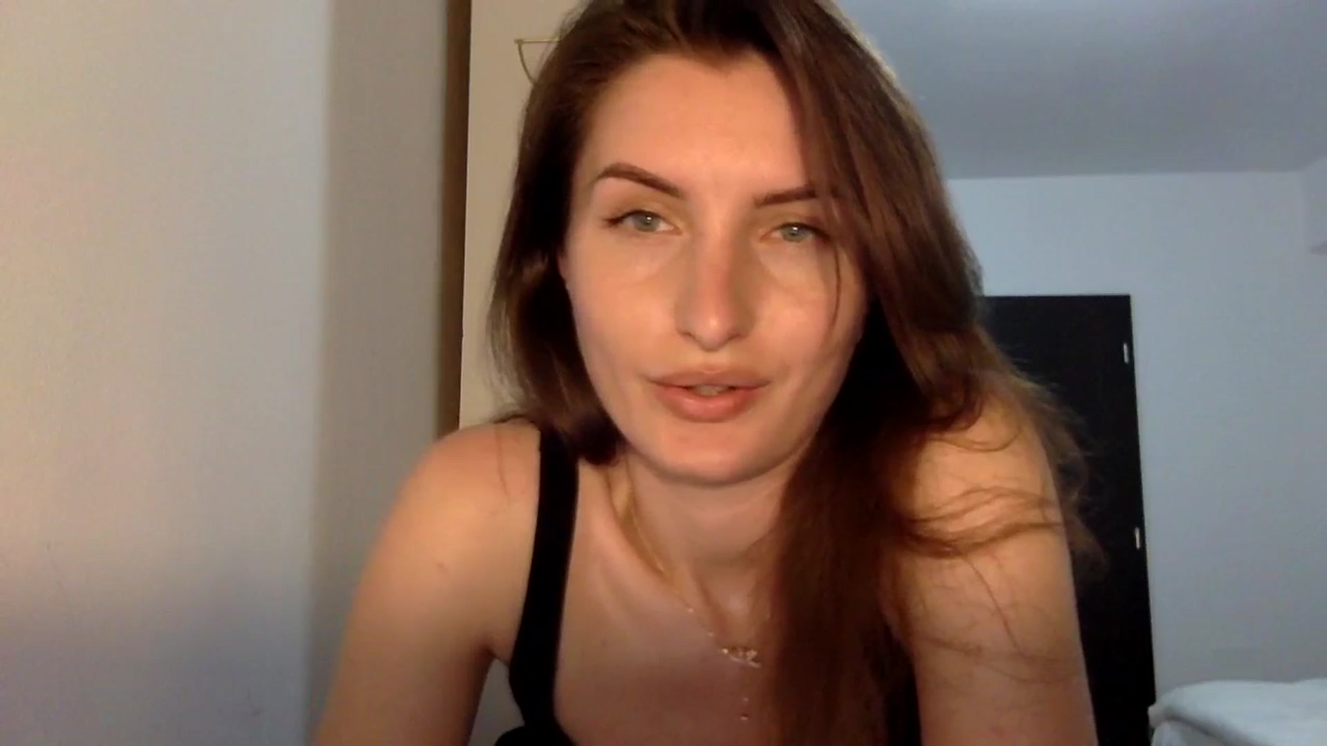 Gallery image thumbnail from EmilyRosier's myfreecams stream on, 04/21/2024, 20:25 image 14 of 20