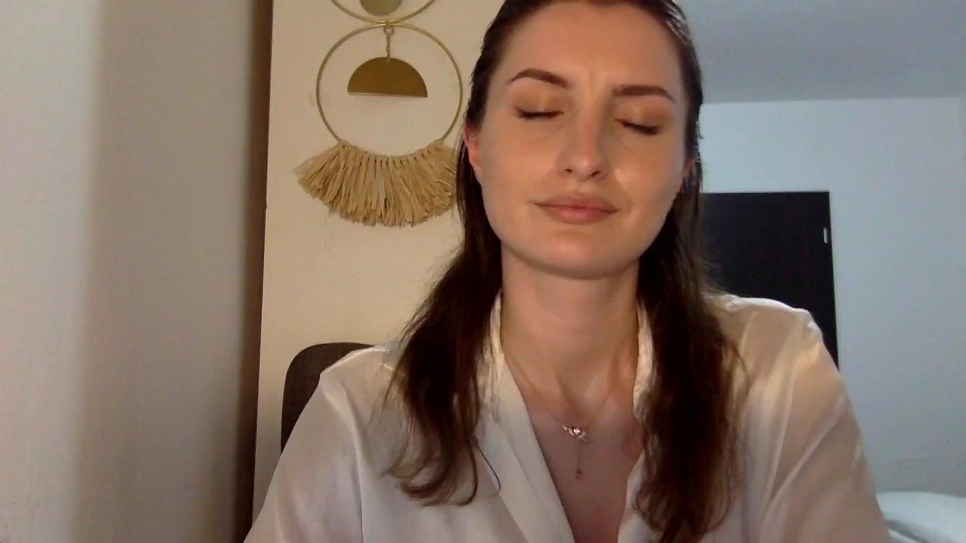 Gallery image thumbnail from EmilyRosier's myfreecams stream on, 04/22/2024, 20:22 image 2 of 20