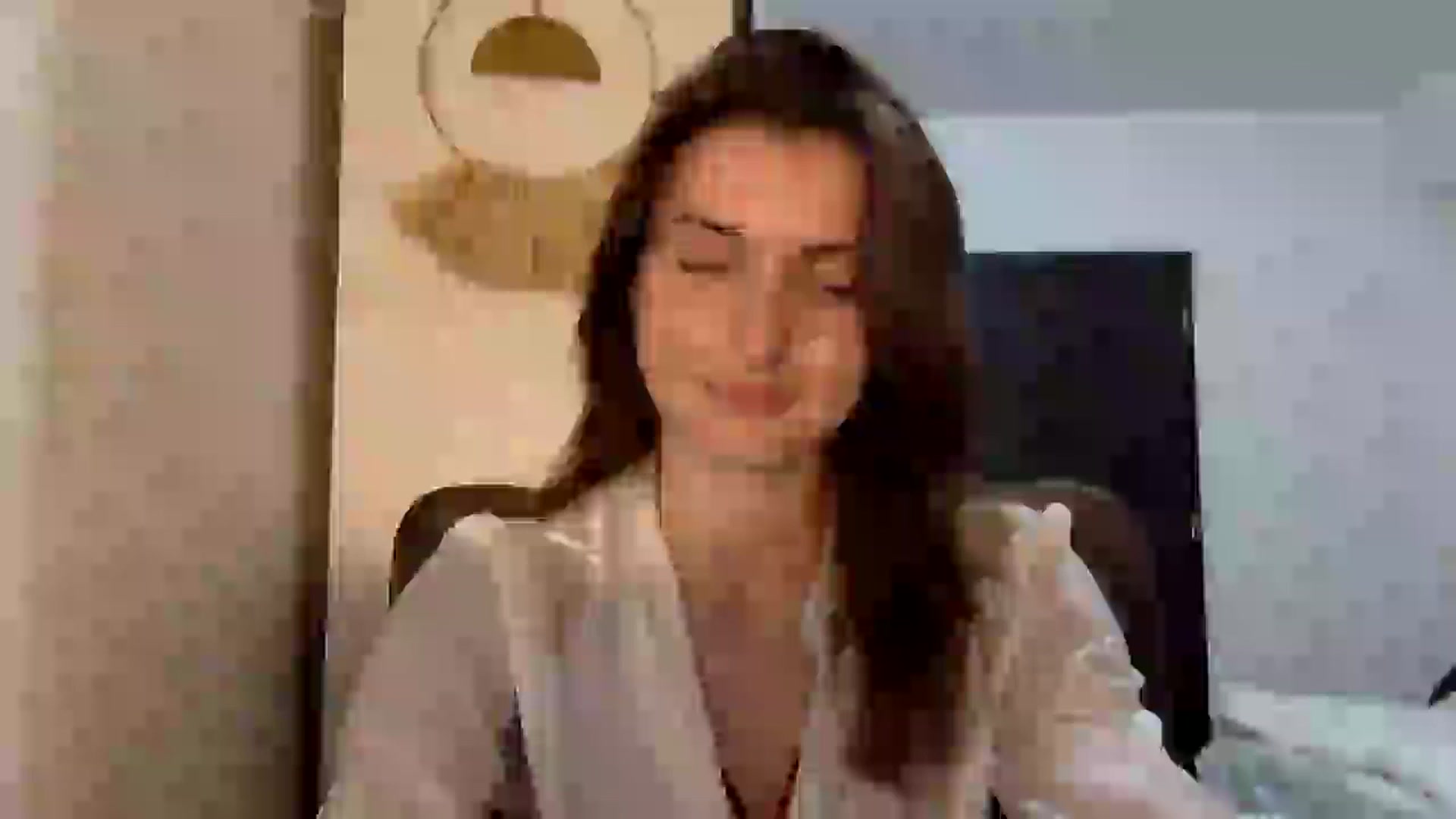 Gallery image thumbnail from EmilyRosier's myfreecams stream on, 04/23/2024, 20:03 image 14 of 20
