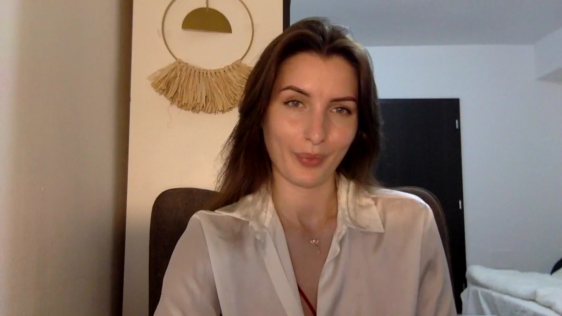 Gallery image thumbnail from EmilyRosier's myfreecams stream on, 04/23/2024, 20:03 image 8 of 20
