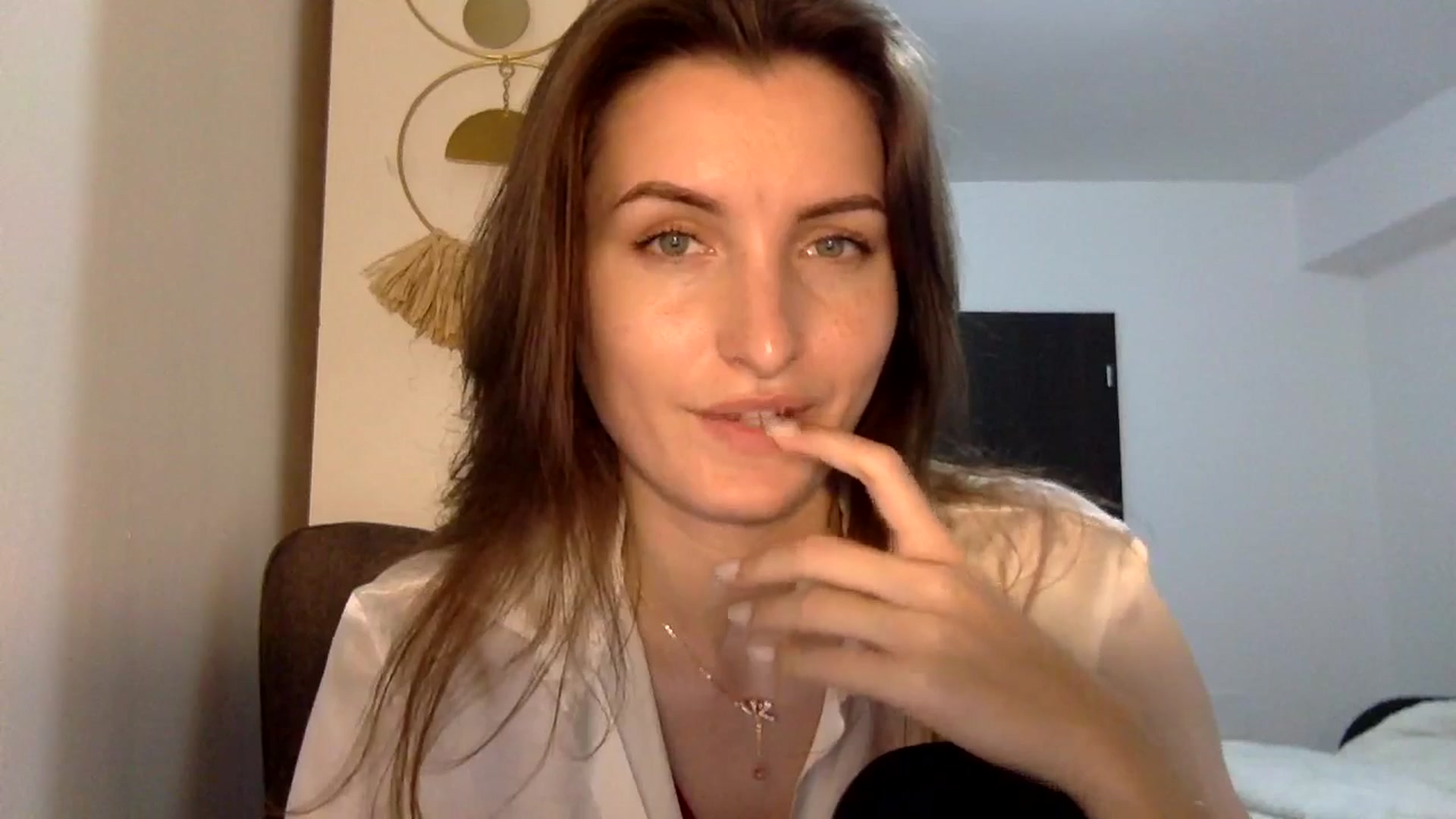 Gallery image thumbnail from EmilyRosier's myfreecams stream on, 04/23/2024, 21:16 image 7 of 20