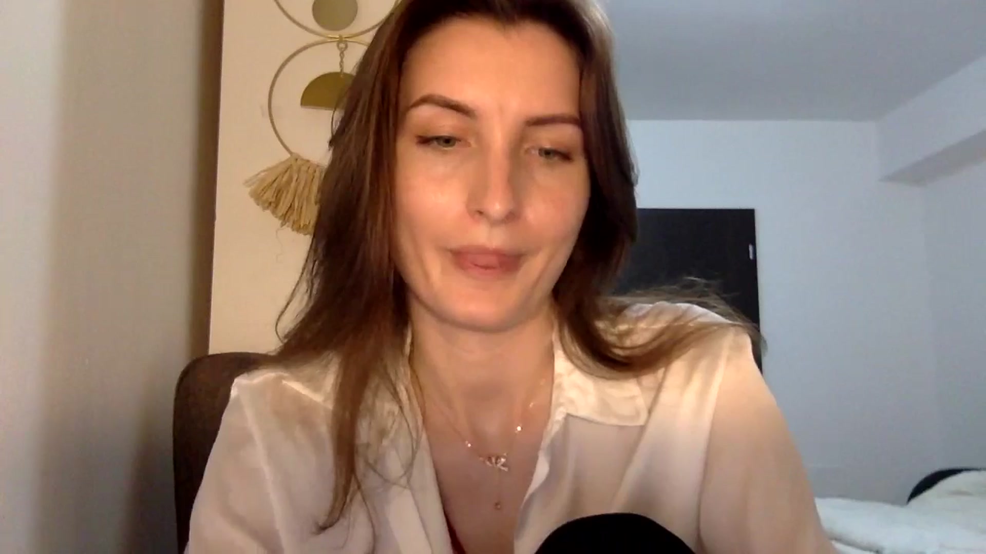 Gallery image thumbnail from EmilyRosier's myfreecams stream on, 04/23/2024, 21:16 image 16 of 20