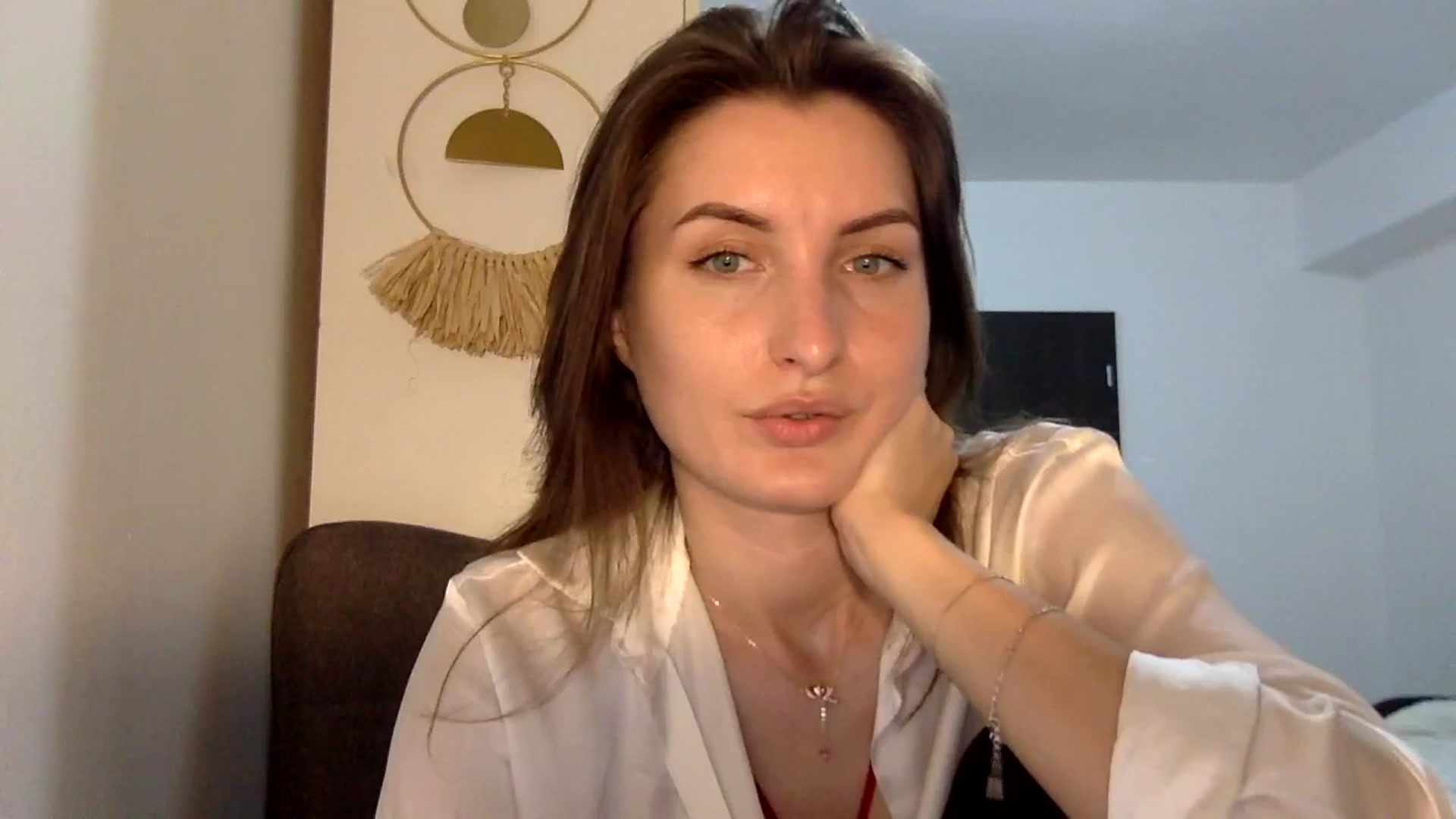 Gallery image thumbnail from EmilyRosier's myfreecams stream on, 04/23/2024, 21:16 image 3 of 20