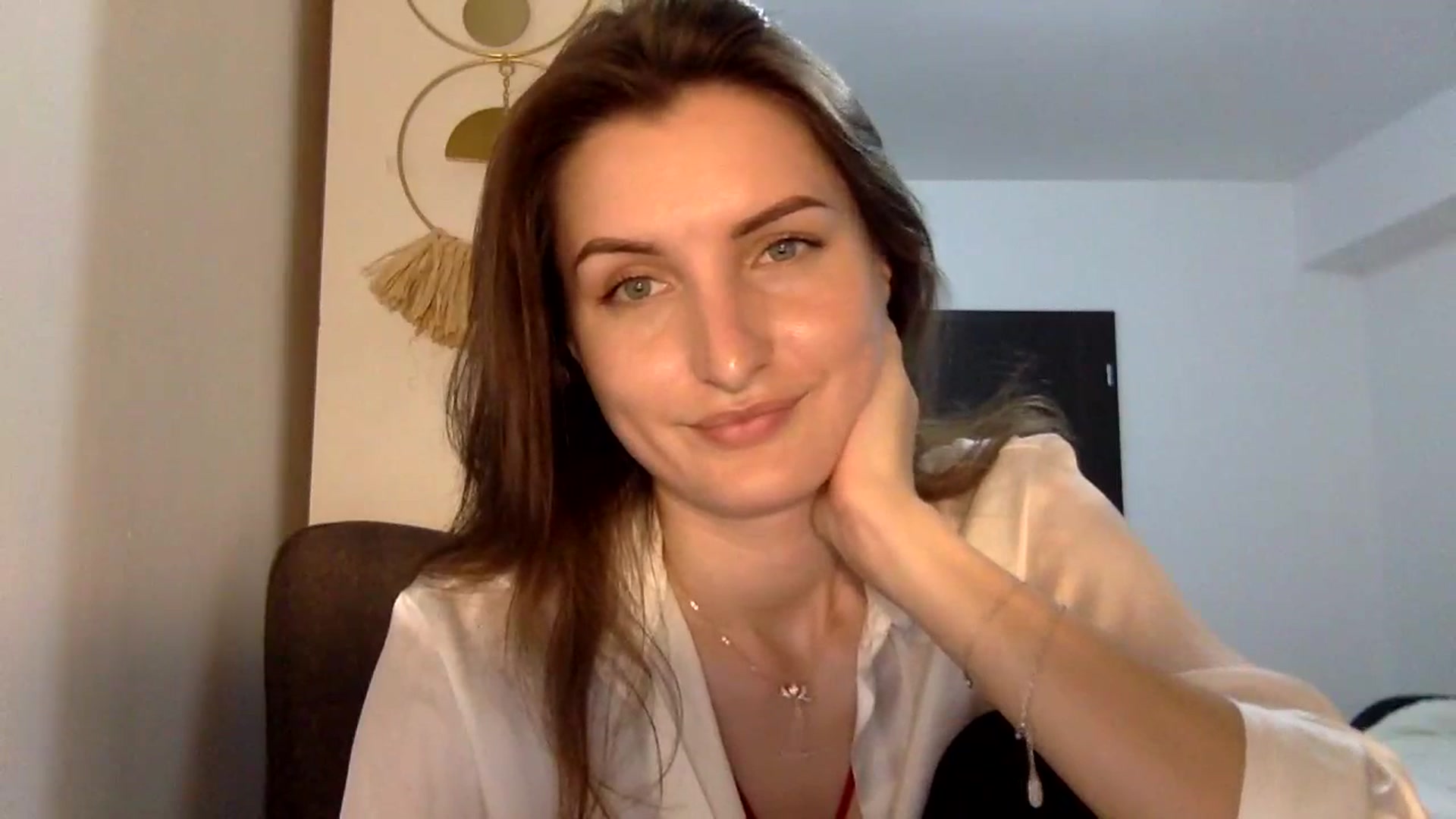 Gallery image thumbnail from EmilyRosier's myfreecams stream on, 04/23/2024, 21:16 image 13 of 20