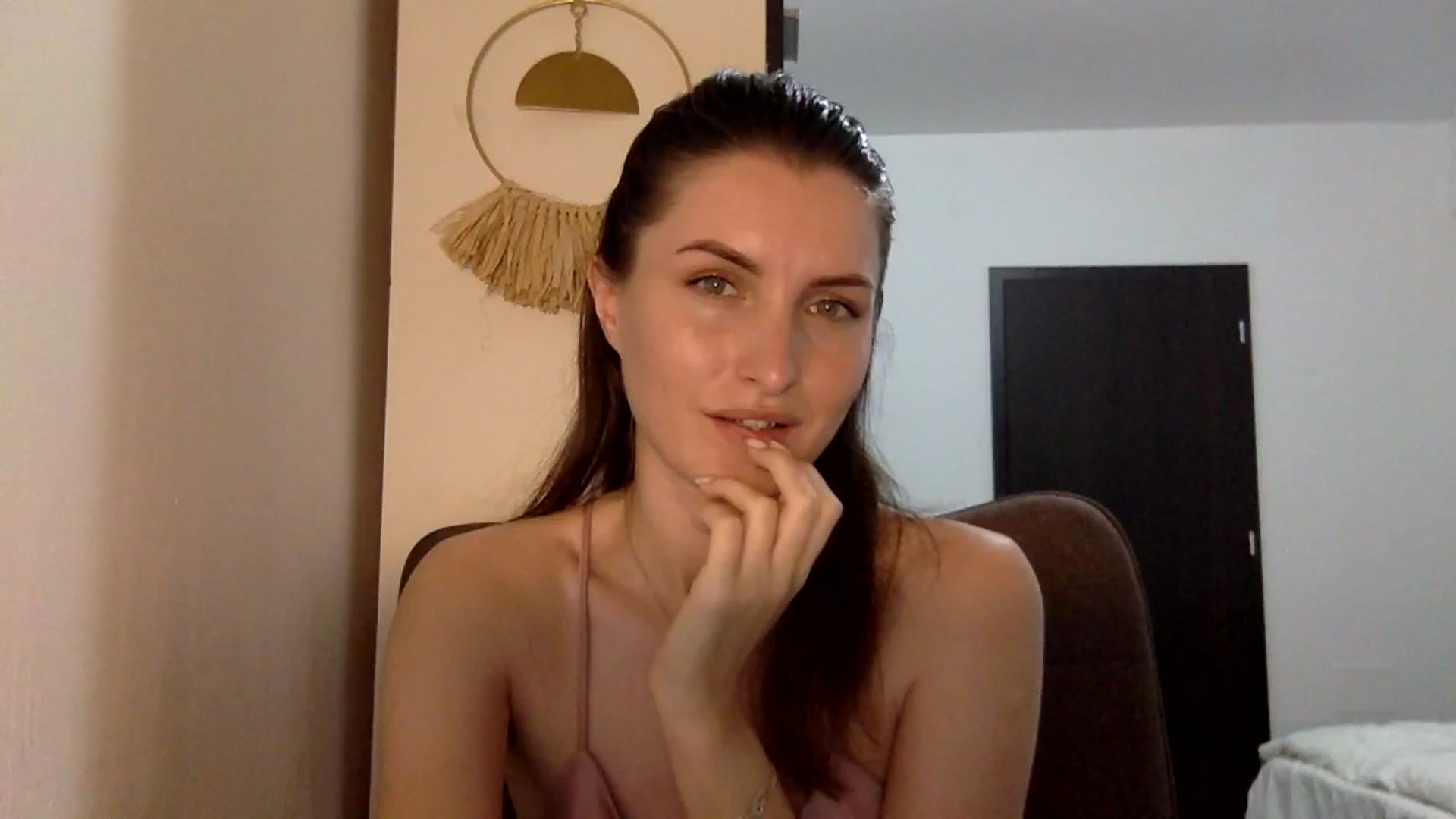 Gallery image thumbnail from EmilyRosier's myfreecams stream on, 04/24/2024, 21:33 image 8 of 20