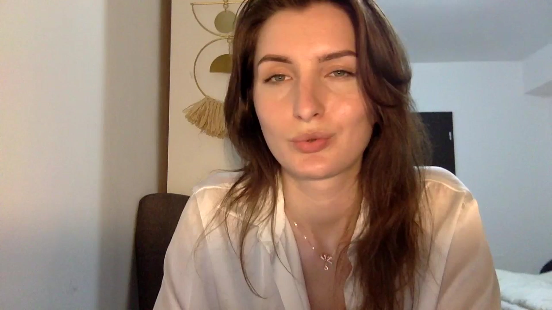 Gallery image thumbnail from EmilyRosier's myfreecams stream on, 04/26/2024, 21:29 image 15 of 20