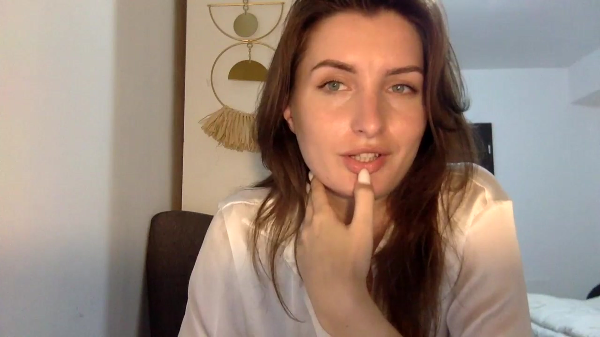 Gallery image thumbnail from EmilyRosier's myfreecams stream on, 04/26/2024, 21:29 image 17 of 20