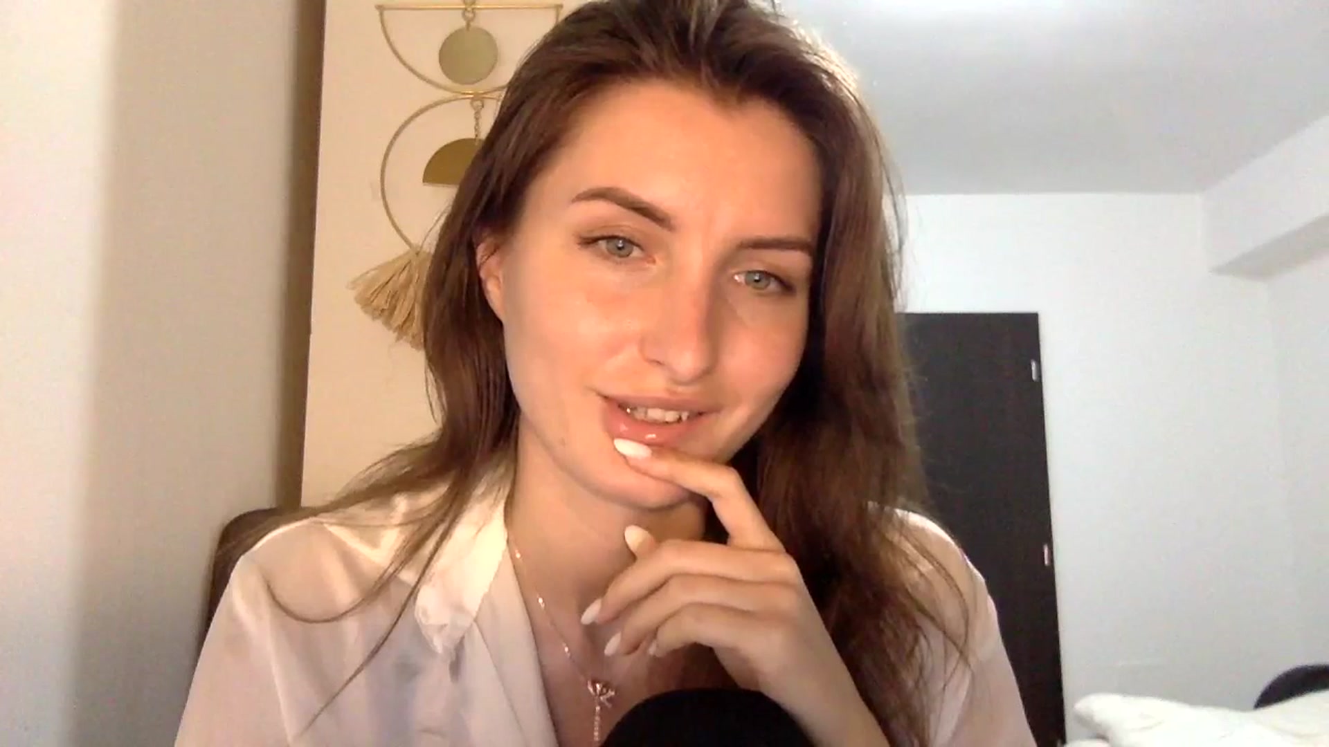 Gallery image thumbnail from EmilyRosier's myfreecams stream on, 04/26/2024, 23:15 image 14 of 20