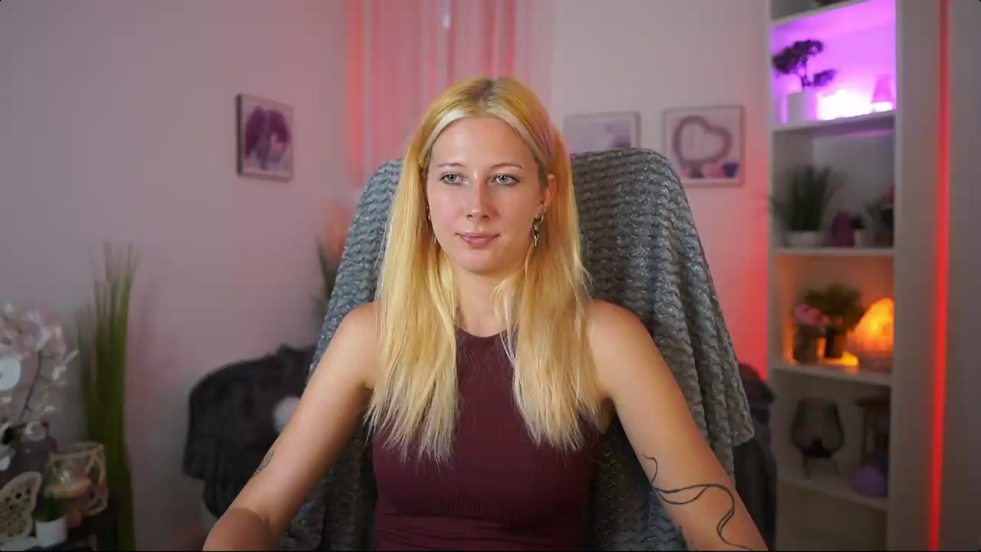 Gallery image thumbnail from EmilySwan's myfreecams stream on, 07/12/2026, 17:53 image 19 of 20