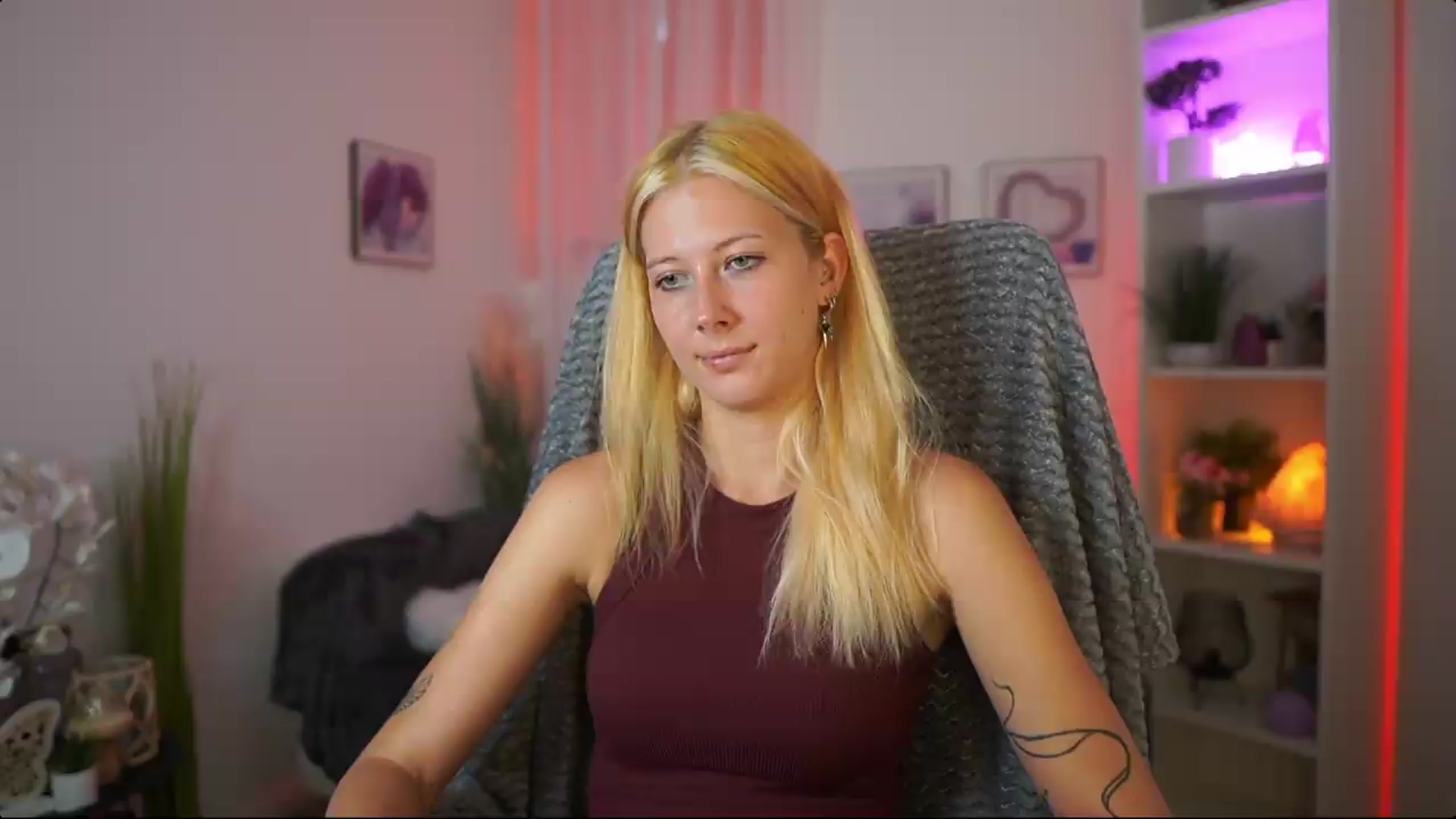 Gallery image thumbnail from EmilySwan's myfreecams stream on, 07/12/2026, 17:53 image 14 of 20