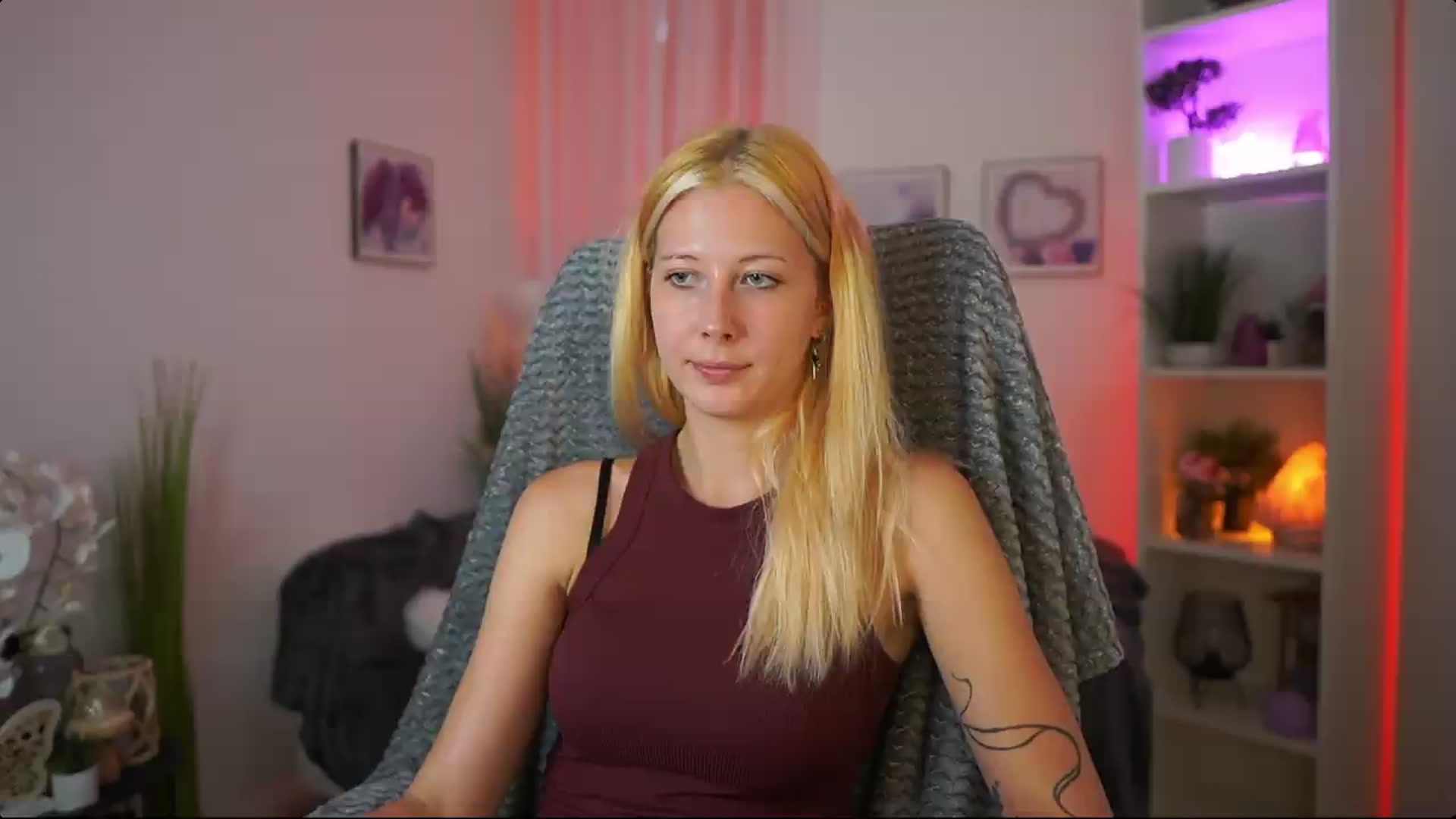 Gallery image thumbnail from EmilySwan's myfreecams stream on, 07/12/2026, 17:53 image 20 of 20