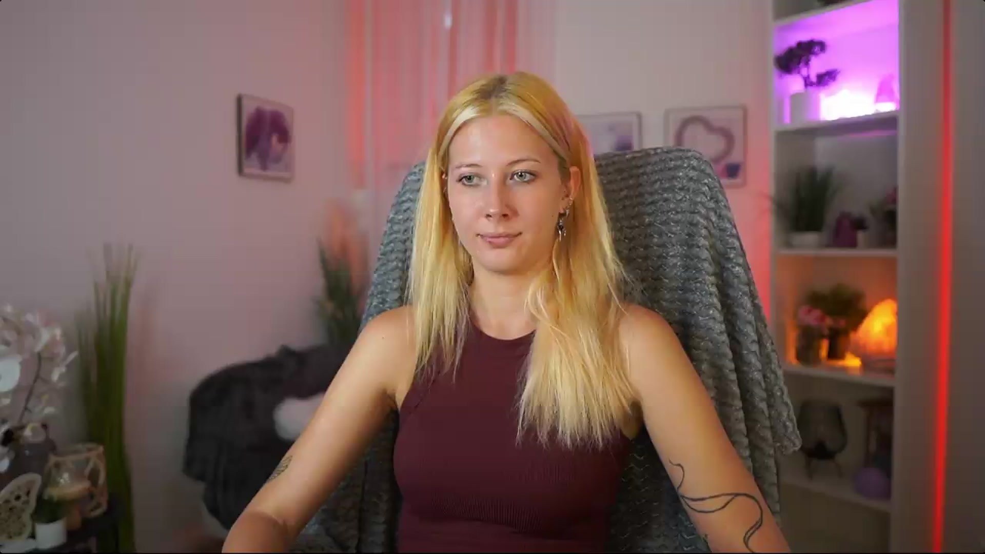 Gallery image thumbnail from EmilySwan's myfreecams stream on, 07/12/2026, 17:53 image 11 of 20