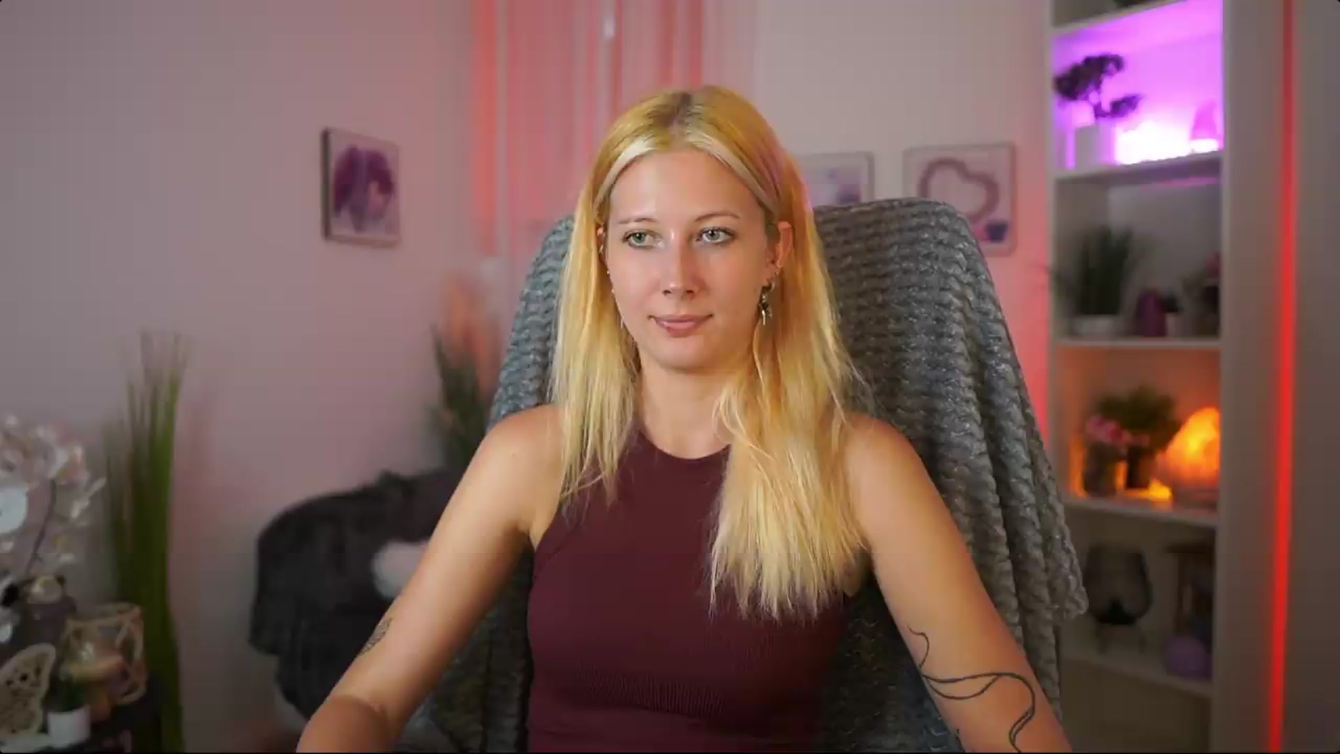 Gallery image thumbnail from EmilySwan's myfreecams stream on, 07/12/2026, 17:53 image 9 of 20
