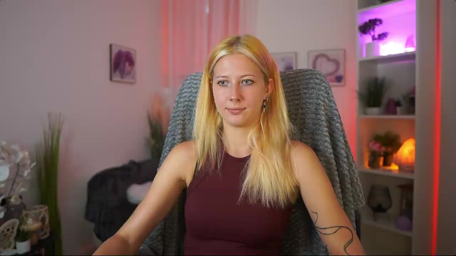 Gallery image thumbnail from EmilySwan's myfreecams stream on, 07/12/2026, 17:53 image 16 of 20