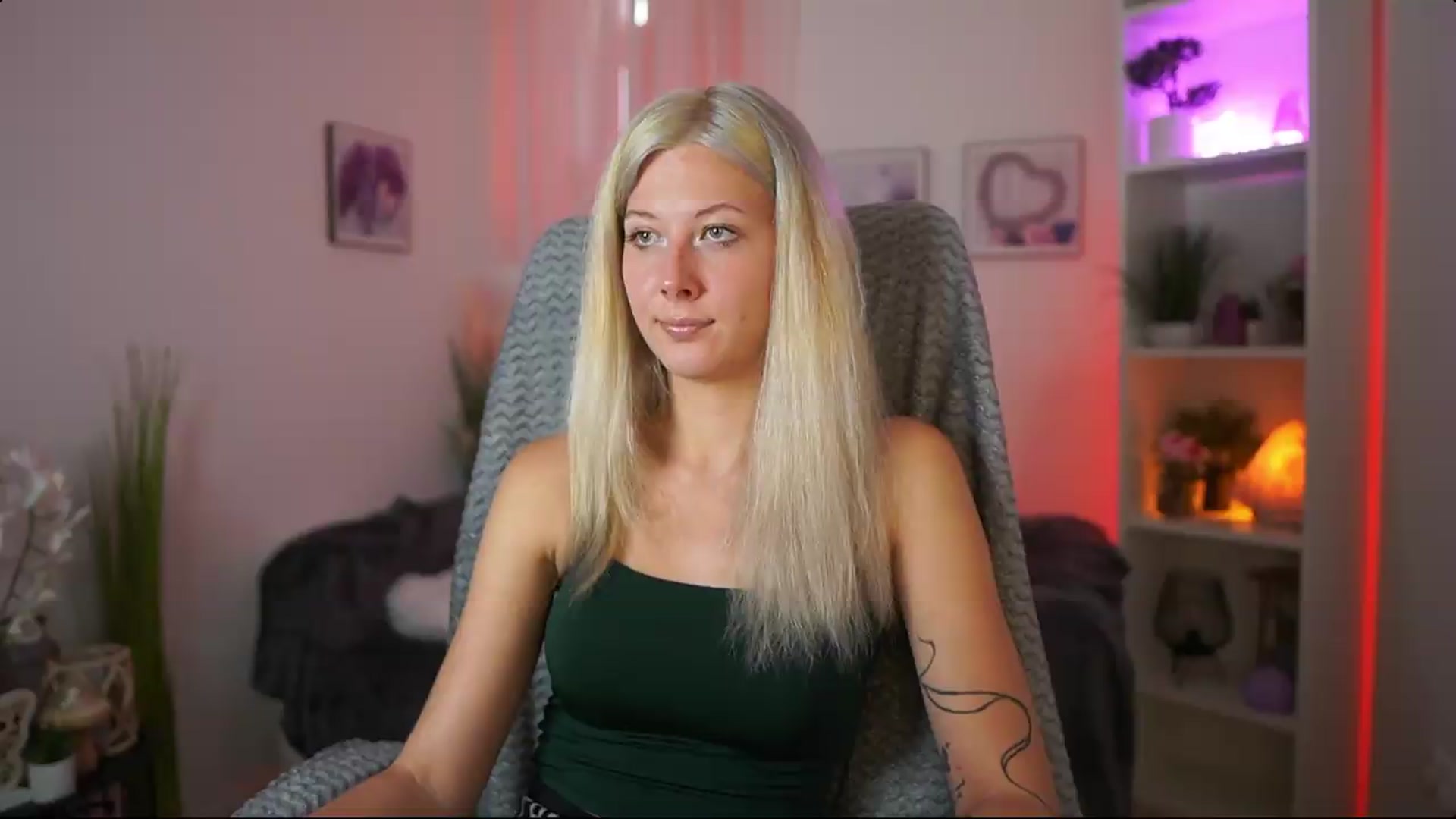 Gallery image thumbnail from EmilySwan's myfreecams stream on, 07/13/2026, 14:31 image 17 of 20