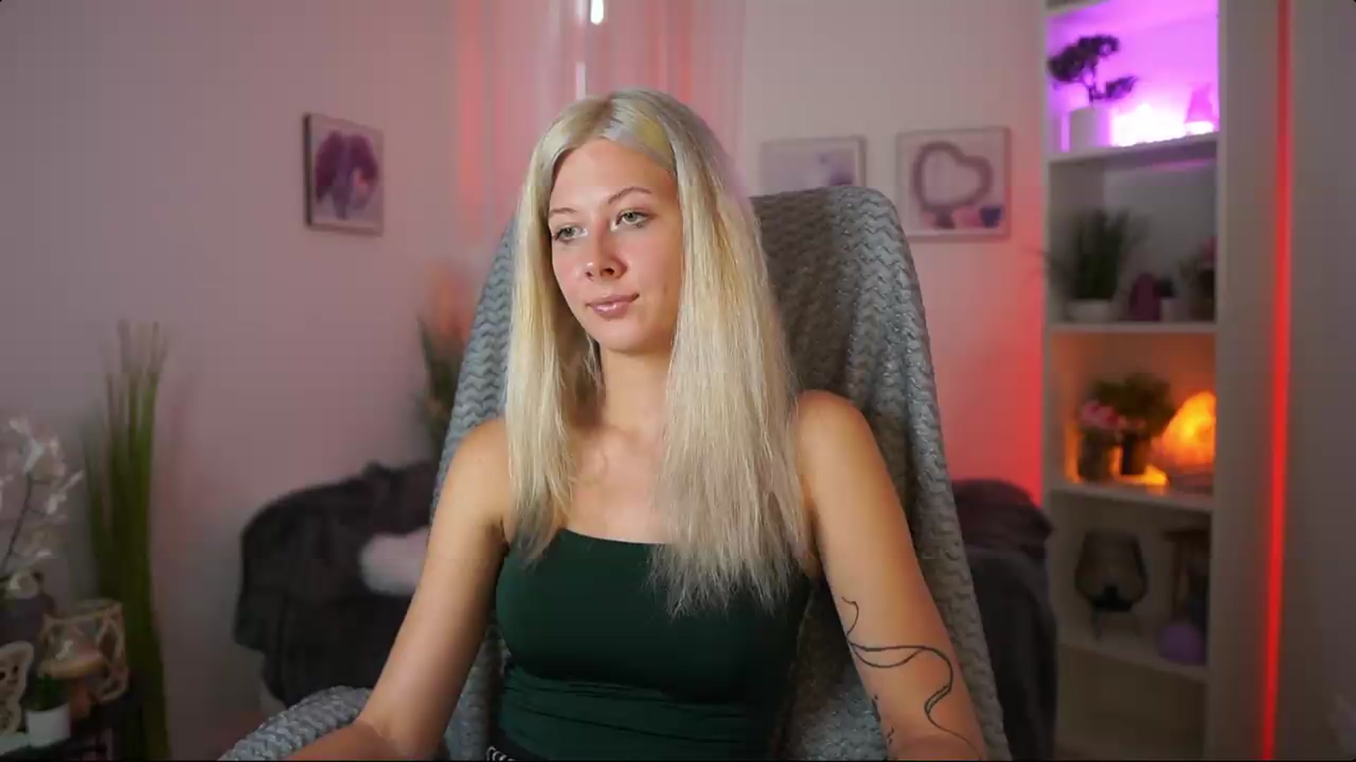 Gallery image thumbnail from EmilySwan's myfreecams stream on, 07/13/2026, 14:31 image 19 of 20