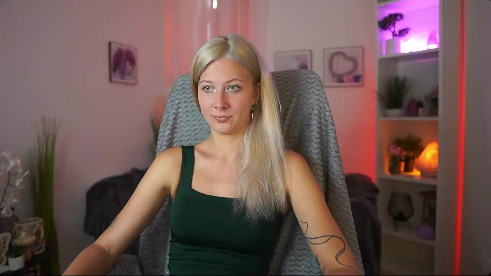 Gallery image thumbnail from EmilySwan's myfreecams stream on, 07/13/2026, 14:31 image 11 of 20