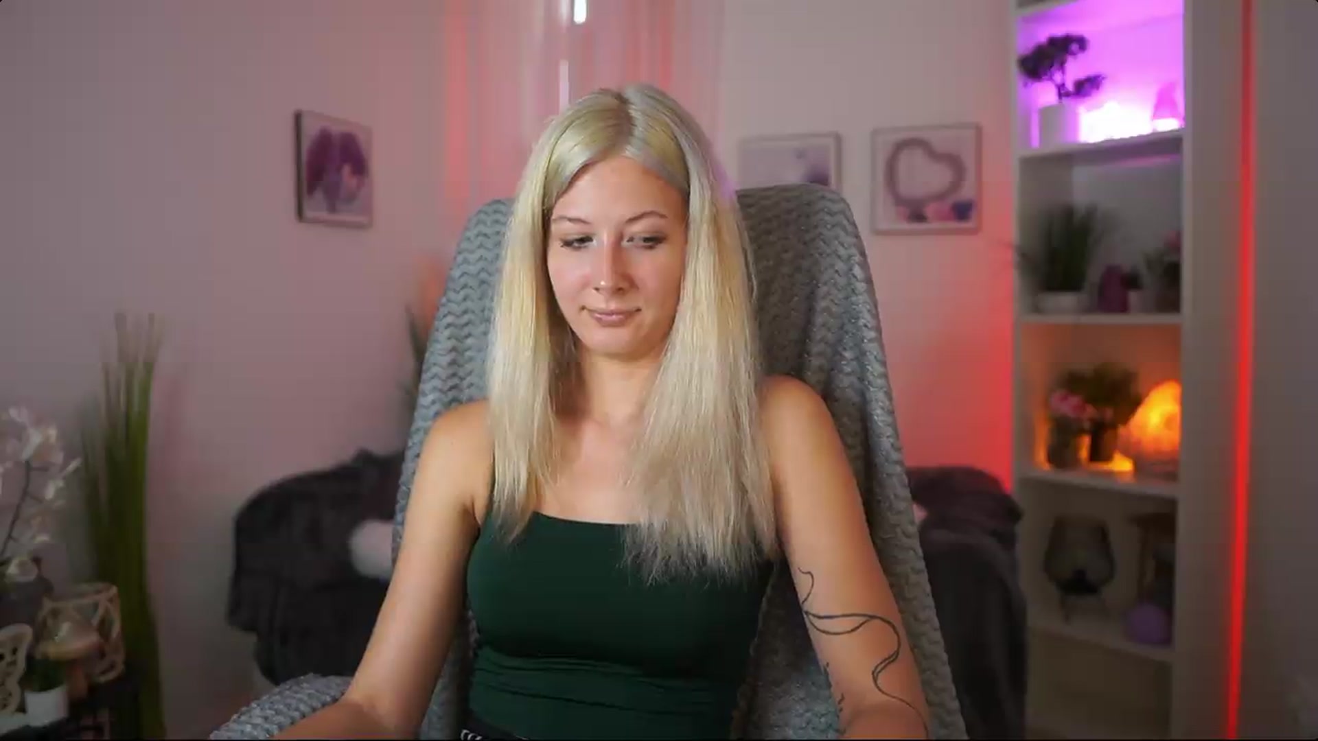Gallery image thumbnail from EmilySwan's myfreecams stream on, 07/13/2026, 14:31 image 20 of 20