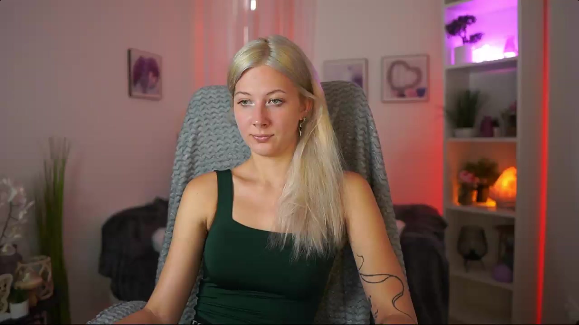 Gallery image thumbnail from EmilySwan's myfreecams stream on, 07/13/2026, 14:31 image 7 of 20