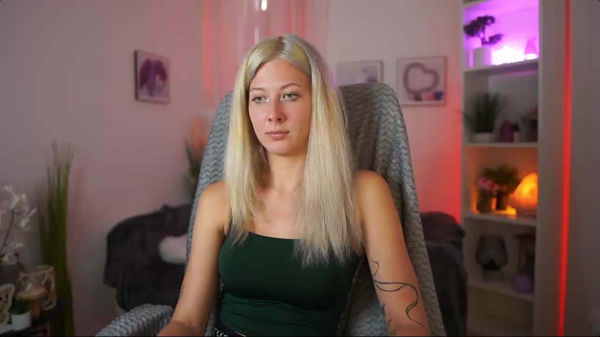 Gallery image thumbnail from EmilySwan's myfreecams stream on, 07/13/2026, 14:31 image 16 of 20