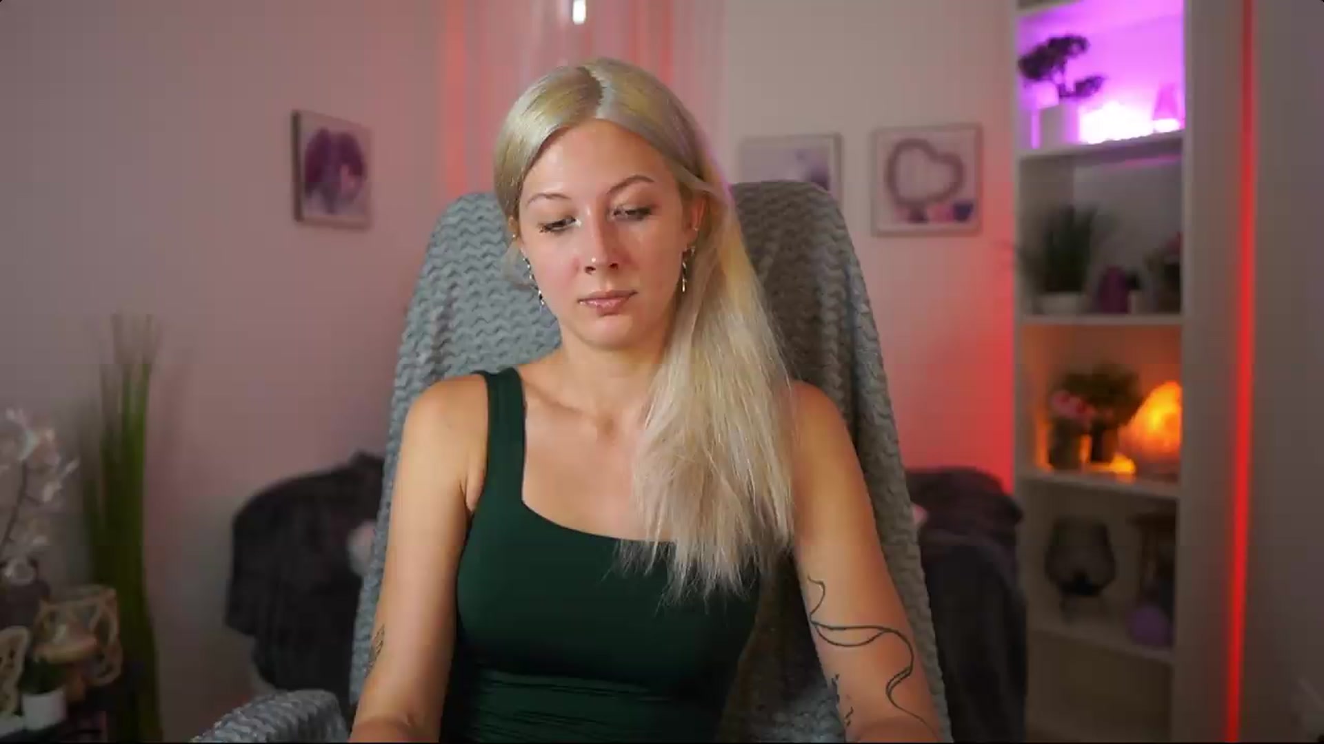 Gallery image thumbnail from EmilySwan's myfreecams stream on, 07/13/2026, 14:31 image 5 of 20