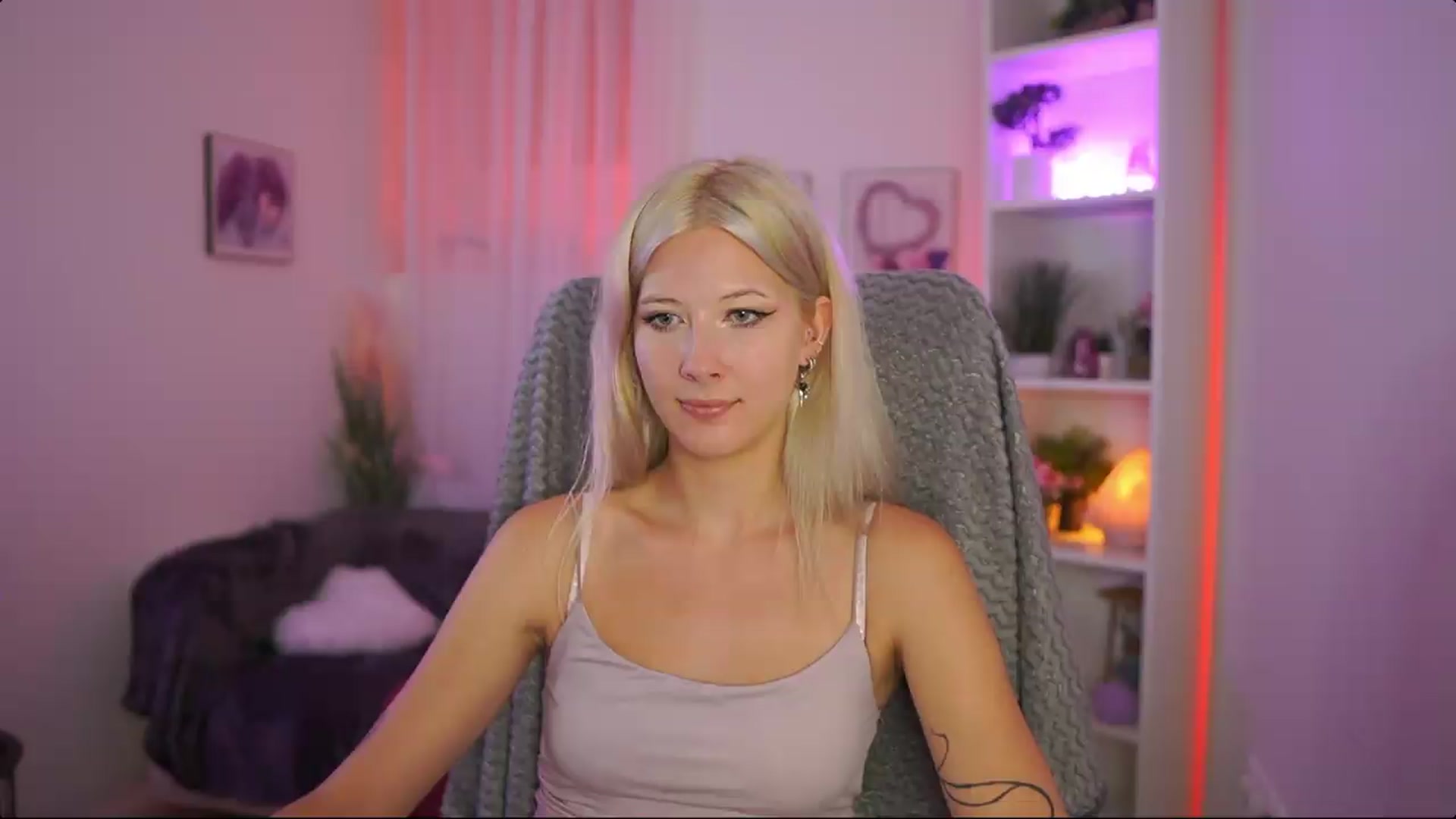Gallery image thumbnail from EmilySwan's myfreecams stream on, 07/16/2026, 20:11 image 3 of 20