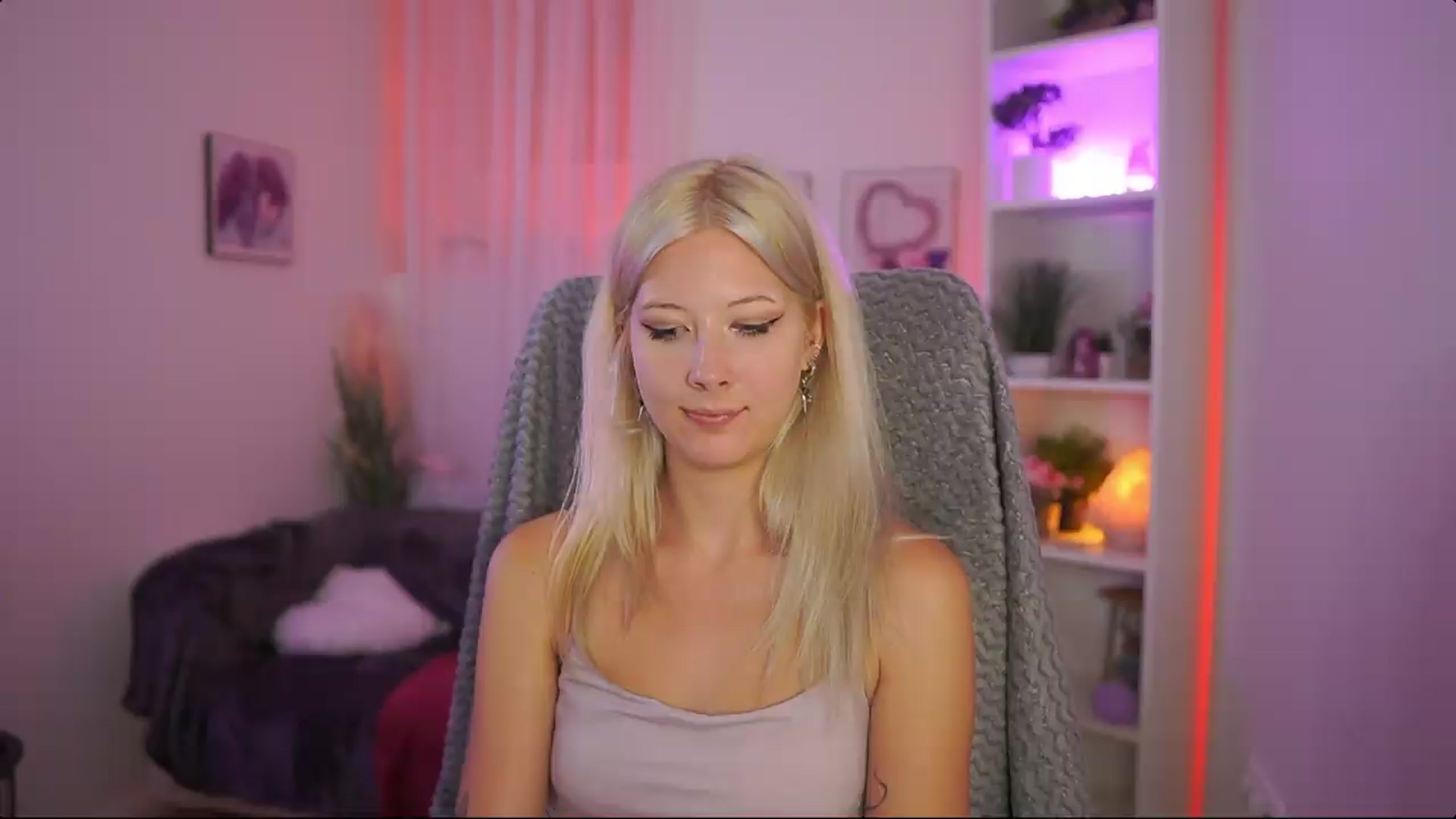 Gallery image thumbnail from EmilySwan's myfreecams stream on, 07/16/2026, 20:11 image 8 of 20