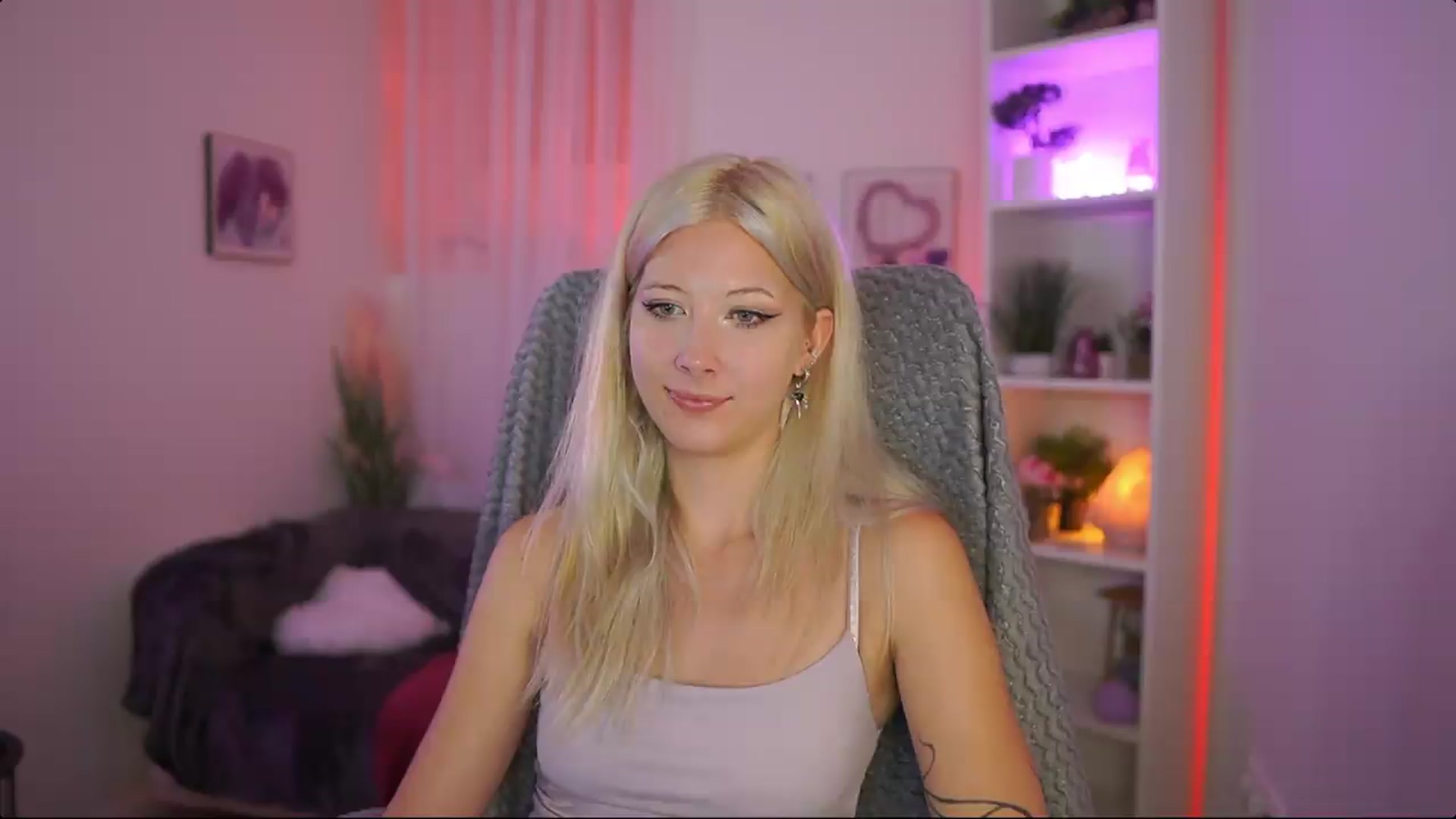 Gallery image thumbnail from EmilySwan's myfreecams stream on, 07/16/2026, 20:11 image 14 of 20