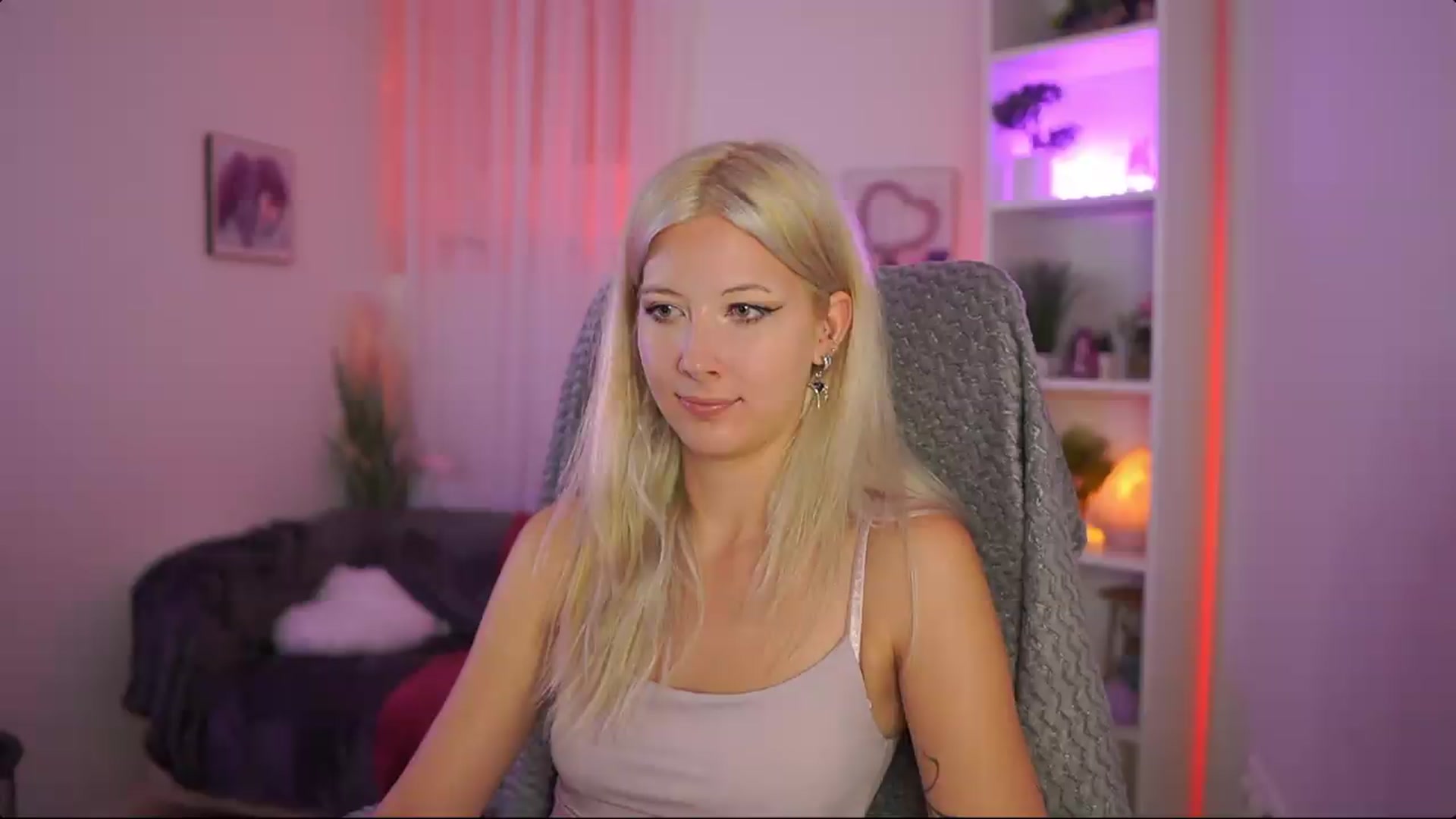 Gallery image thumbnail from EmilySwan's myfreecams stream on, 07/16/2026, 20:11 image 13 of 20