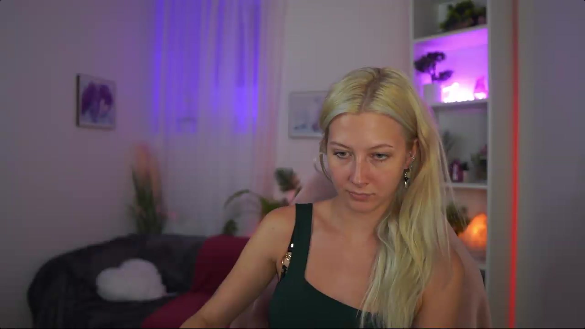 Gallery image thumbnail from EmilySwan's myfreecams stream on, 07/20/2026, 20:37 image 19 of 20