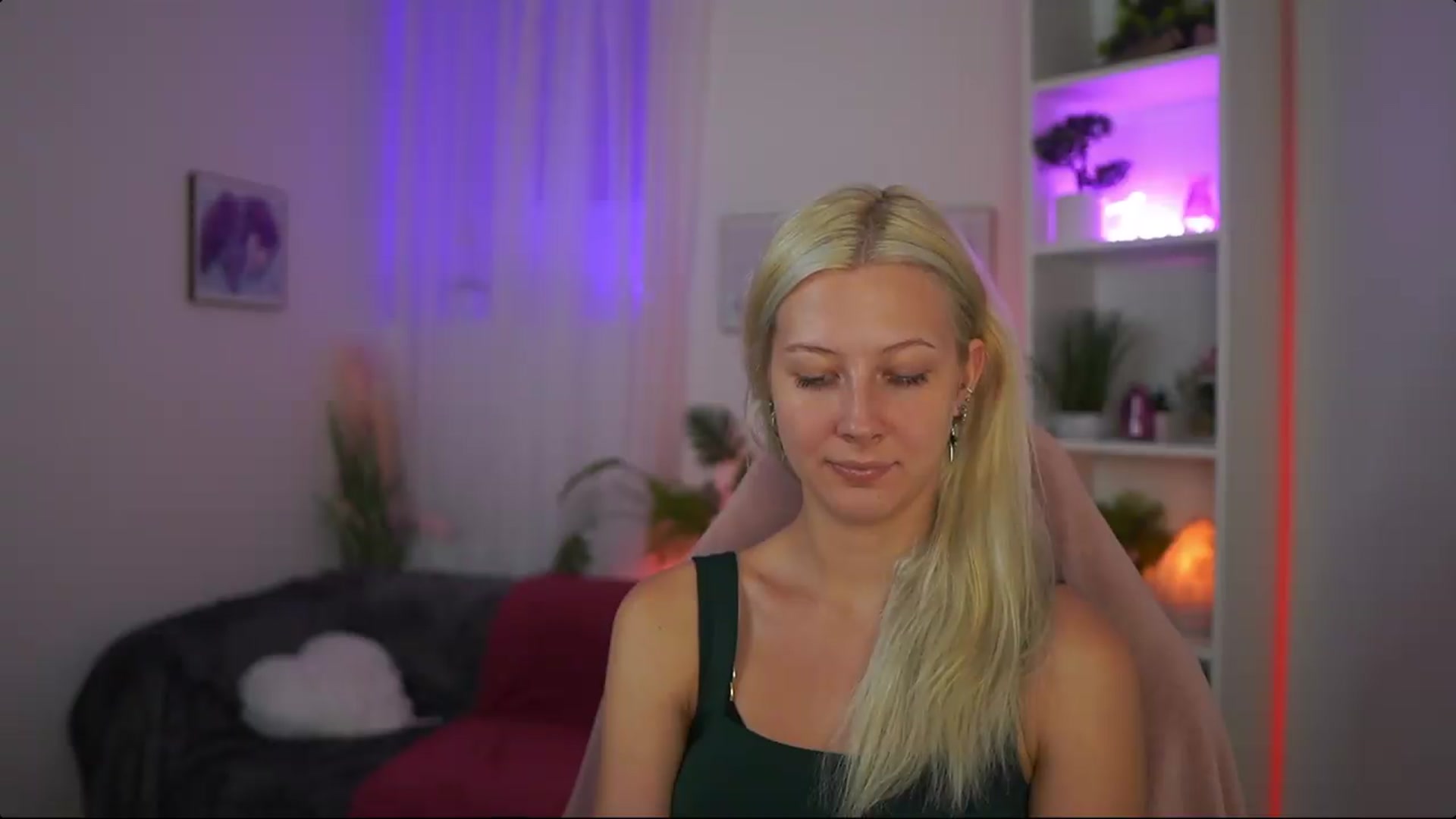 Gallery image thumbnail from EmilySwan's myfreecams stream on, 07/20/2026, 20:37 image 8 of 20