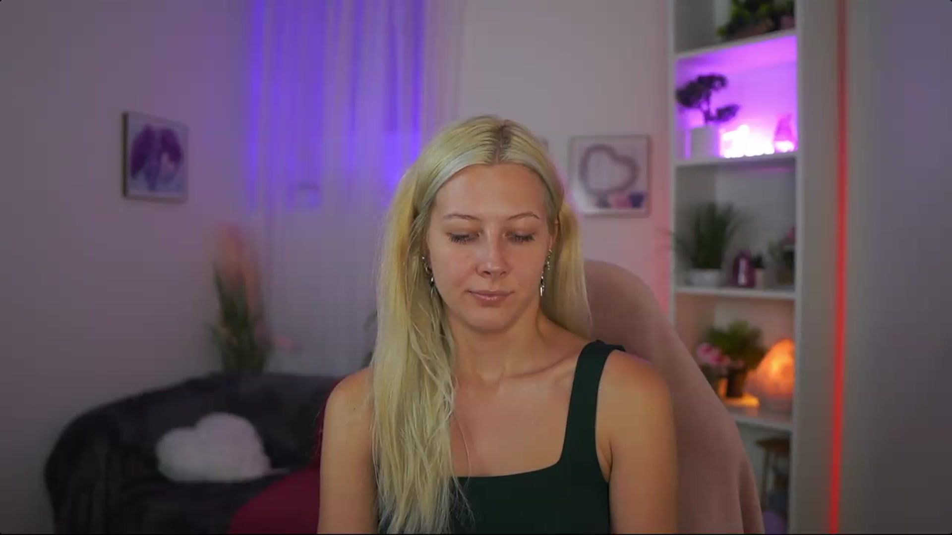 Gallery image thumbnail from EmilySwan's myfreecams stream on, 07/20/2026, 20:37 image 11 of 20