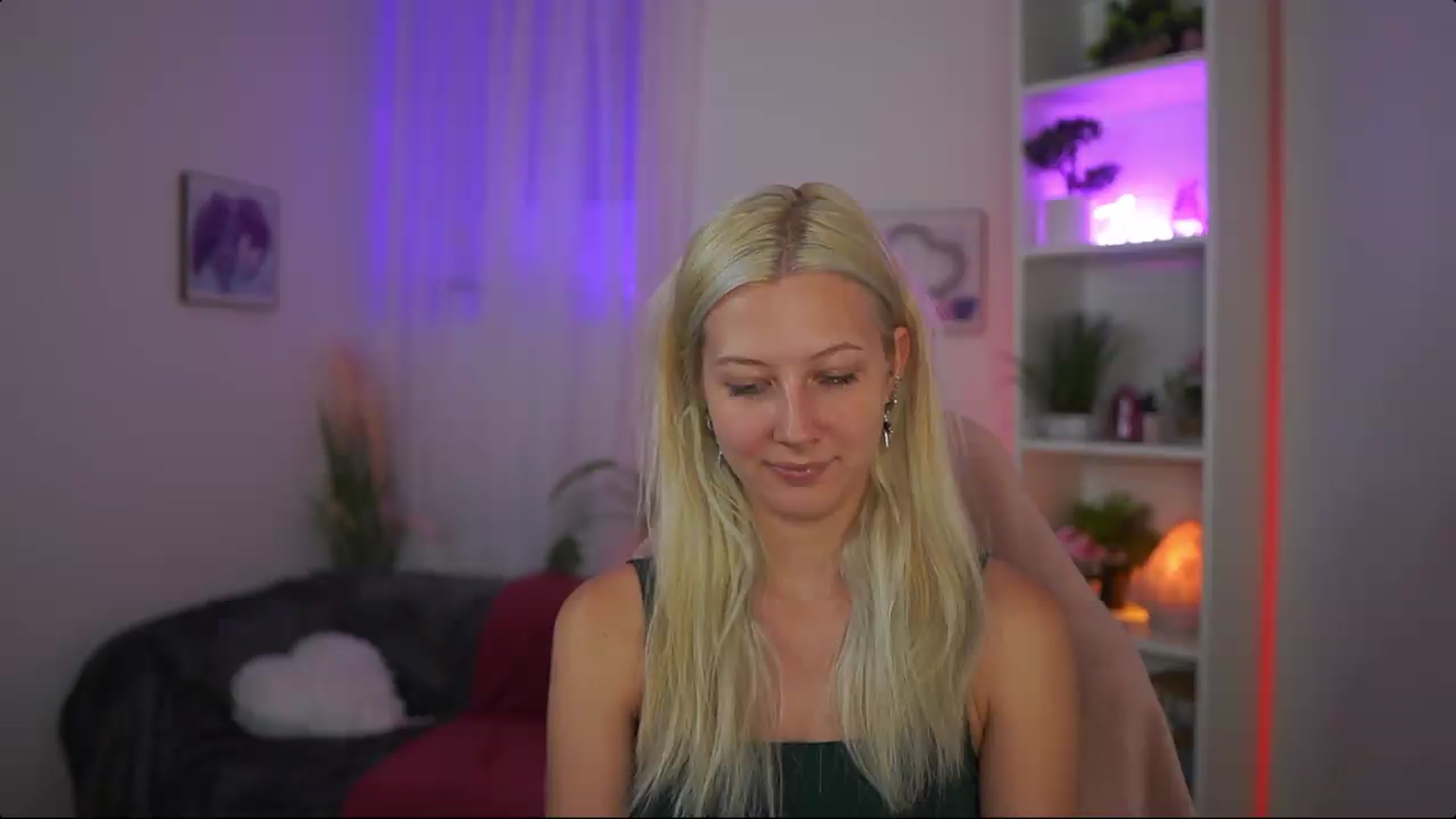 Gallery image thumbnail from EmilySwan's myfreecams stream on, 07/20/2026, 20:37 image 2 of 20