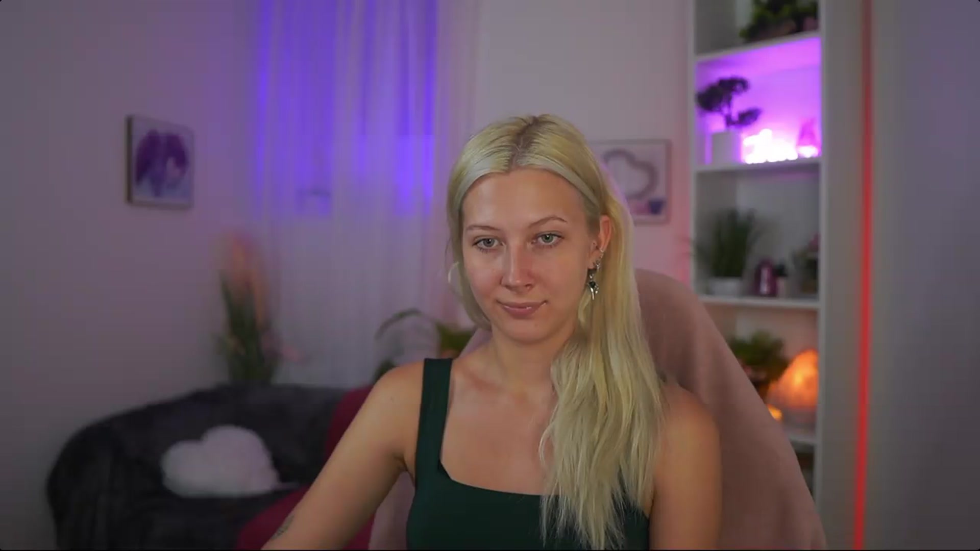 Gallery image thumbnail from EmilySwan's myfreecams stream on, 07/20/2026, 20:37 image 12 of 20