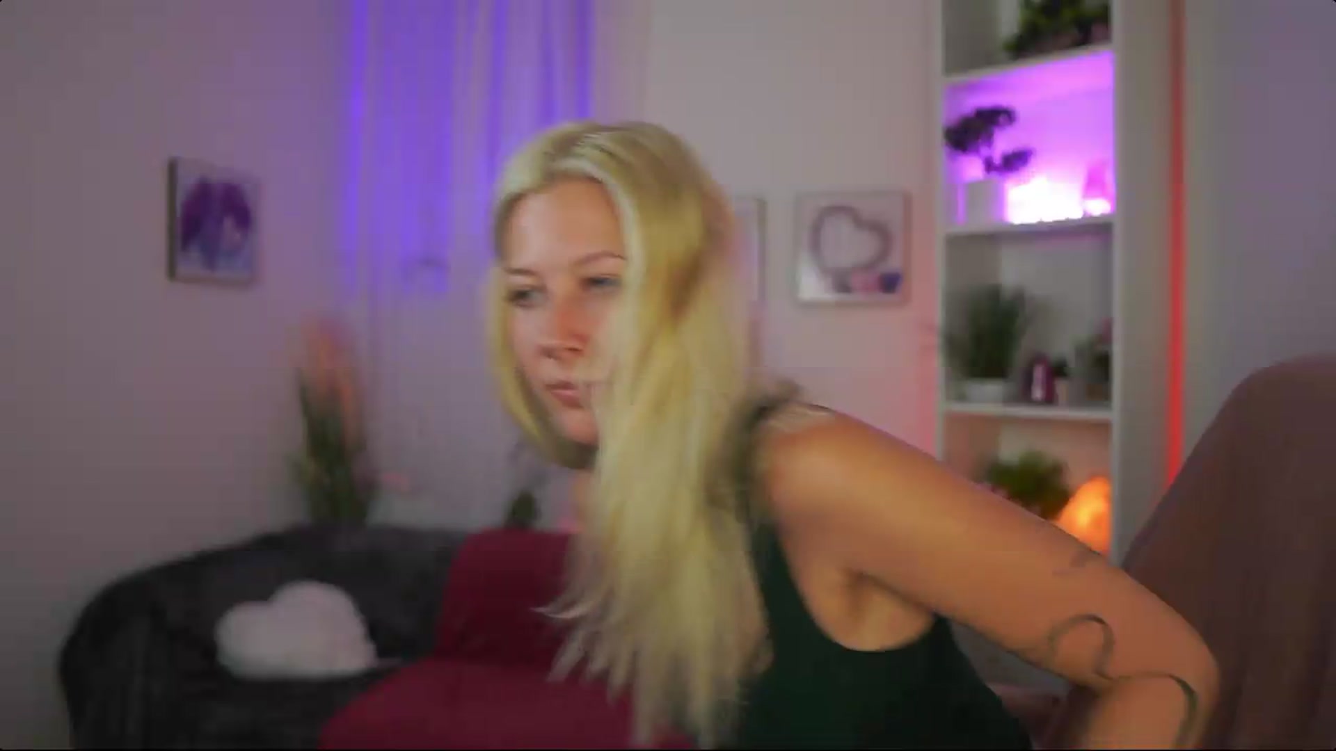 Gallery image thumbnail from EmilySwan's myfreecams stream on, 07/20/2026, 20:37 image 18 of 20