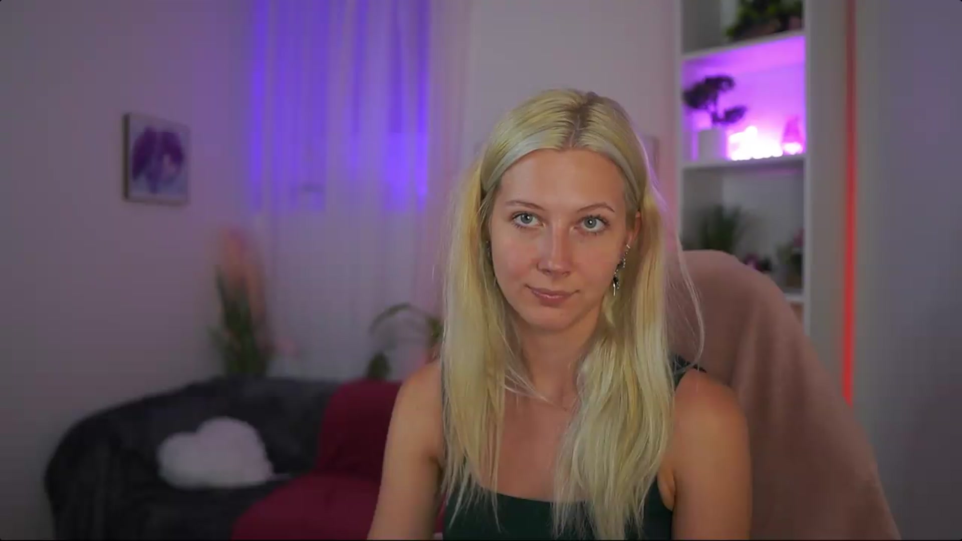 Gallery image thumbnail from EmilySwan's myfreecams stream on, 07/20/2026, 20:37 image 14 of 20