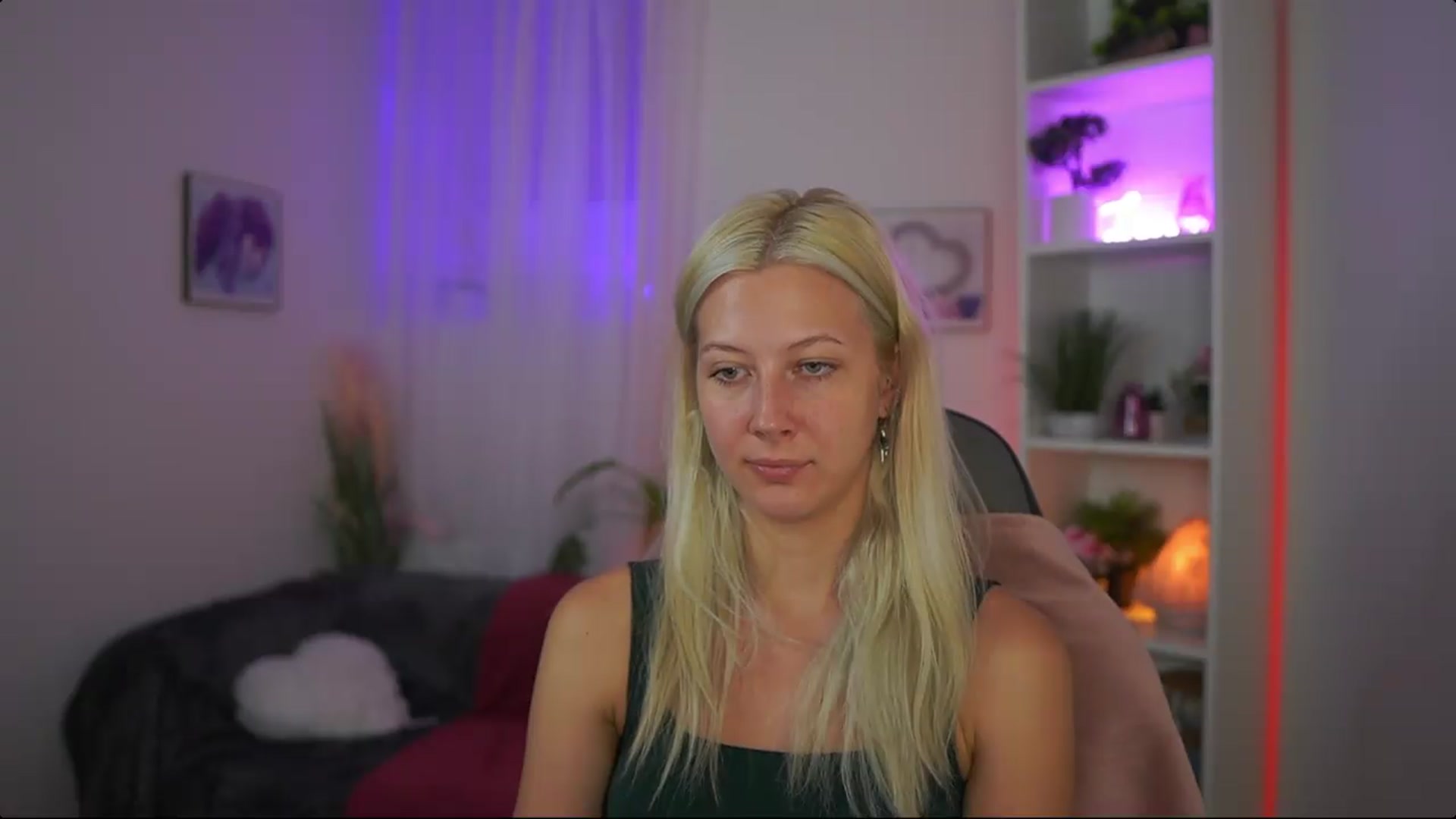 Gallery image thumbnail from EmilySwan's myfreecams stream on, 07/20/2026, 20:37 image 15 of 20