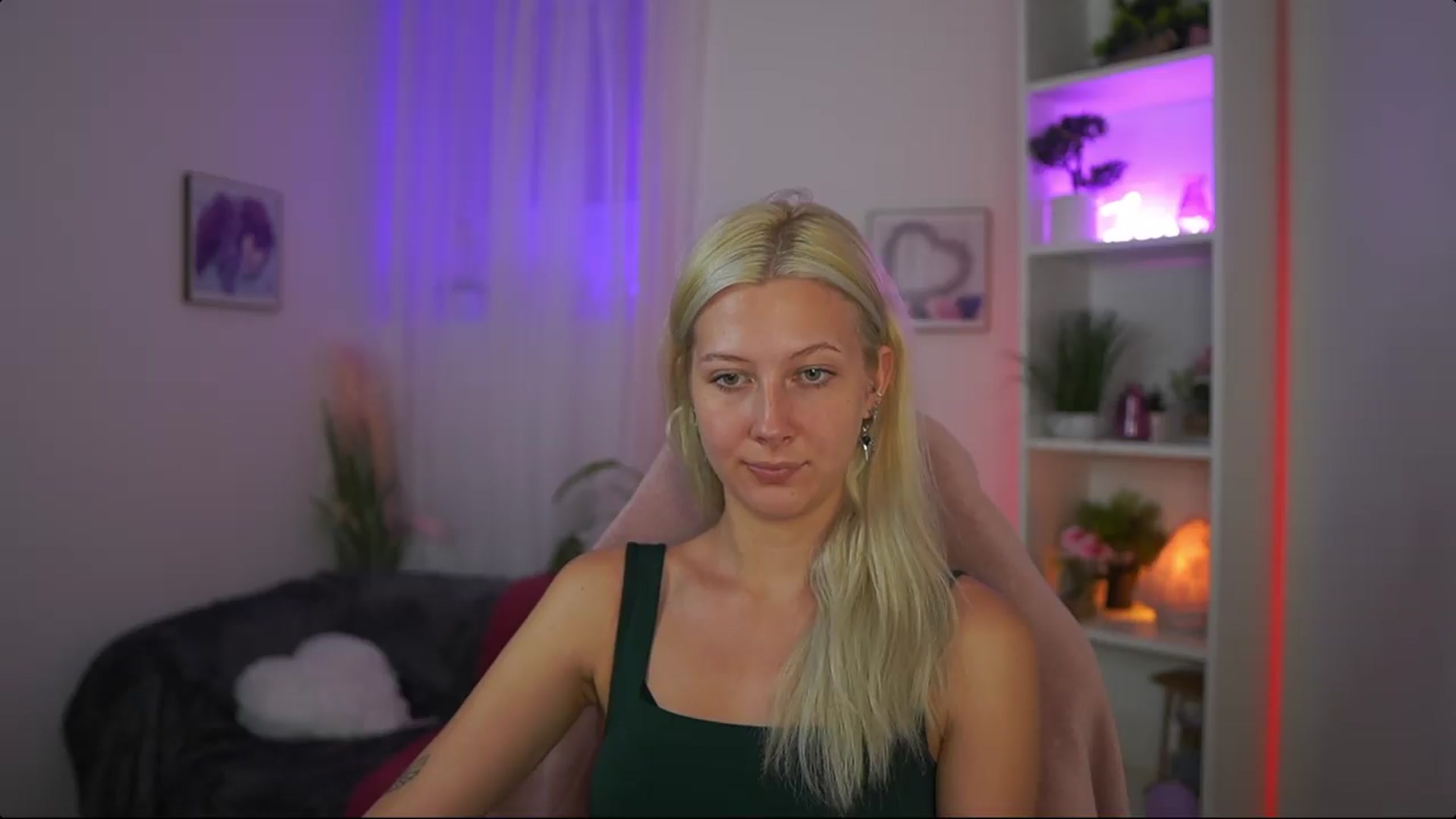 Gallery image thumbnail from EmilySwan's myfreecams stream on, 07/20/2026, 20:37 image 17 of 20
