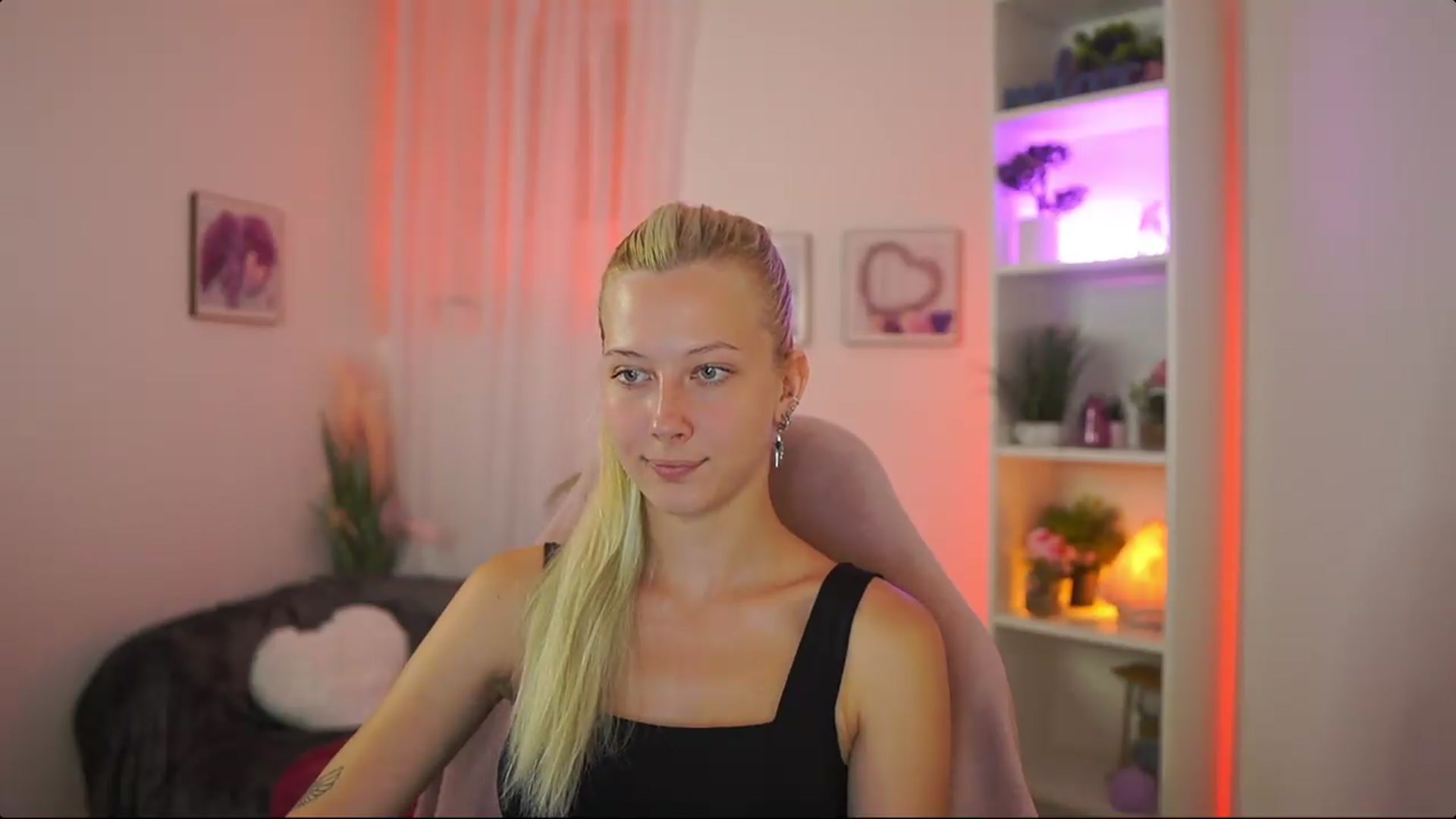 Gallery image thumbnail from EmilySwan's myfreecams stream on, 07/23/2026, 19:28 image 14 of 20