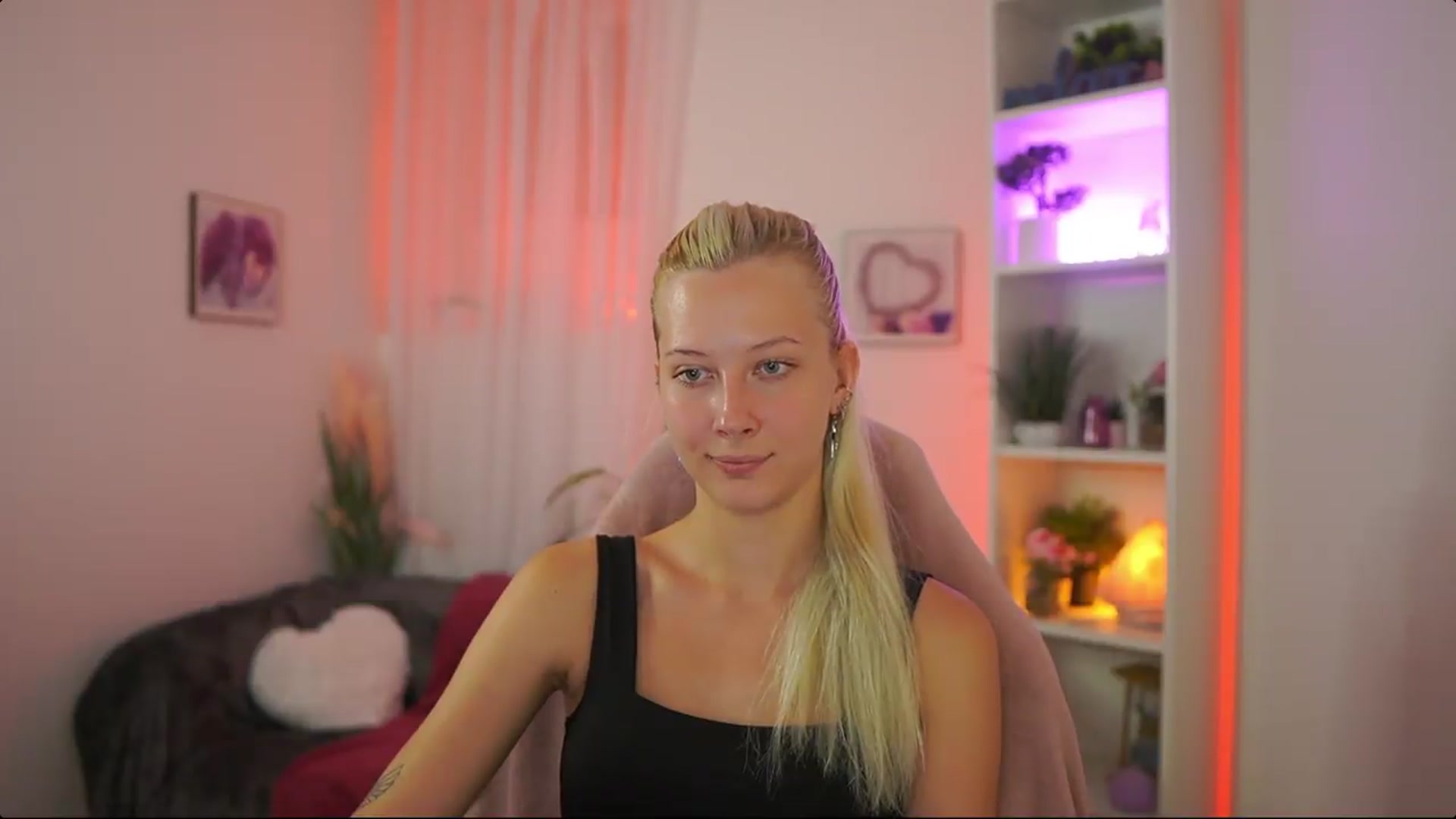 Gallery image thumbnail from EmilySwan's myfreecams stream on, 07/23/2026, 19:28 image 20 of 20