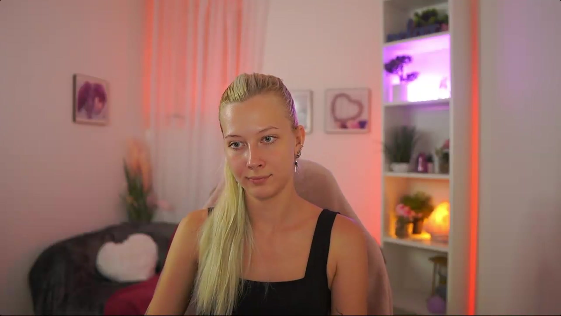 Gallery image thumbnail from EmilySwan's myfreecams stream on, 07/23/2026, 19:28 image 17 of 20