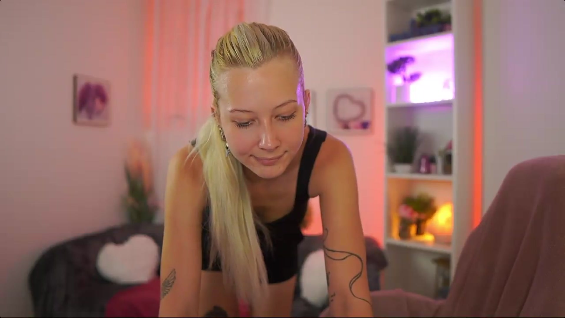 Gallery image thumbnail from EmilySwan's myfreecams stream on, 07/23/2026, 19:28 image 15 of 20