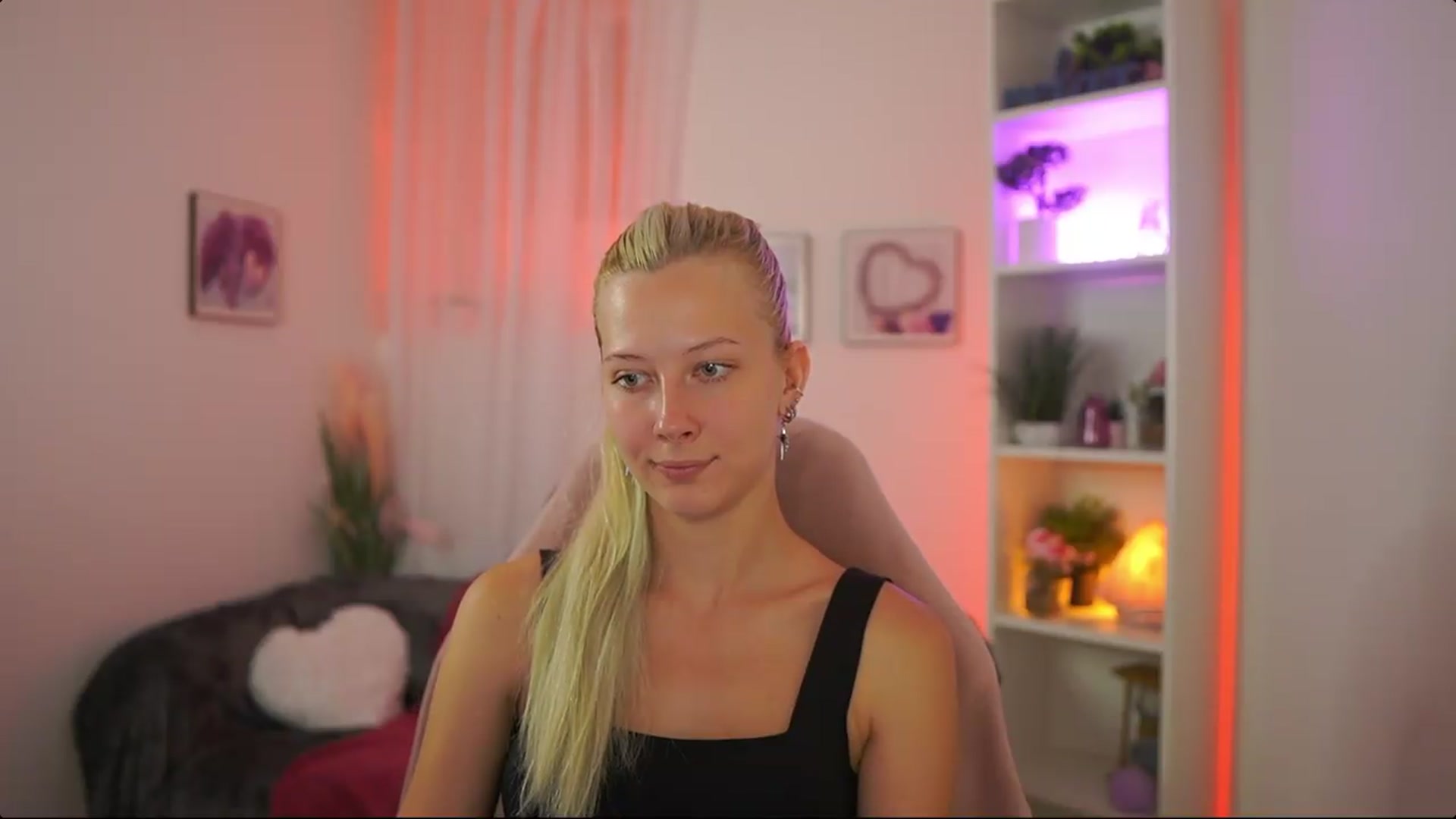 Gallery image thumbnail from EmilySwan's myfreecams stream on, 07/23/2026, 19:28 image 13 of 20