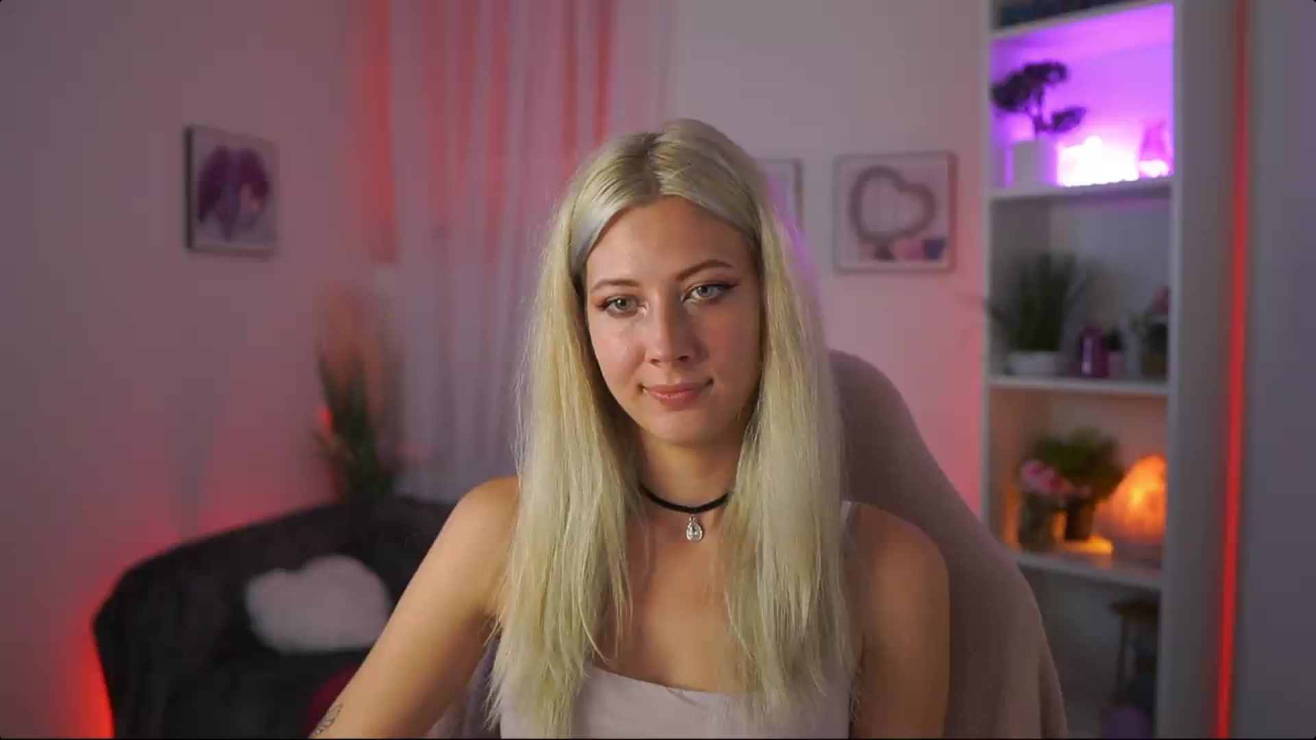 Gallery image thumbnail from EmilySwan's myfreecams stream on, 07/26/2026, 18:44 image 17 of 20