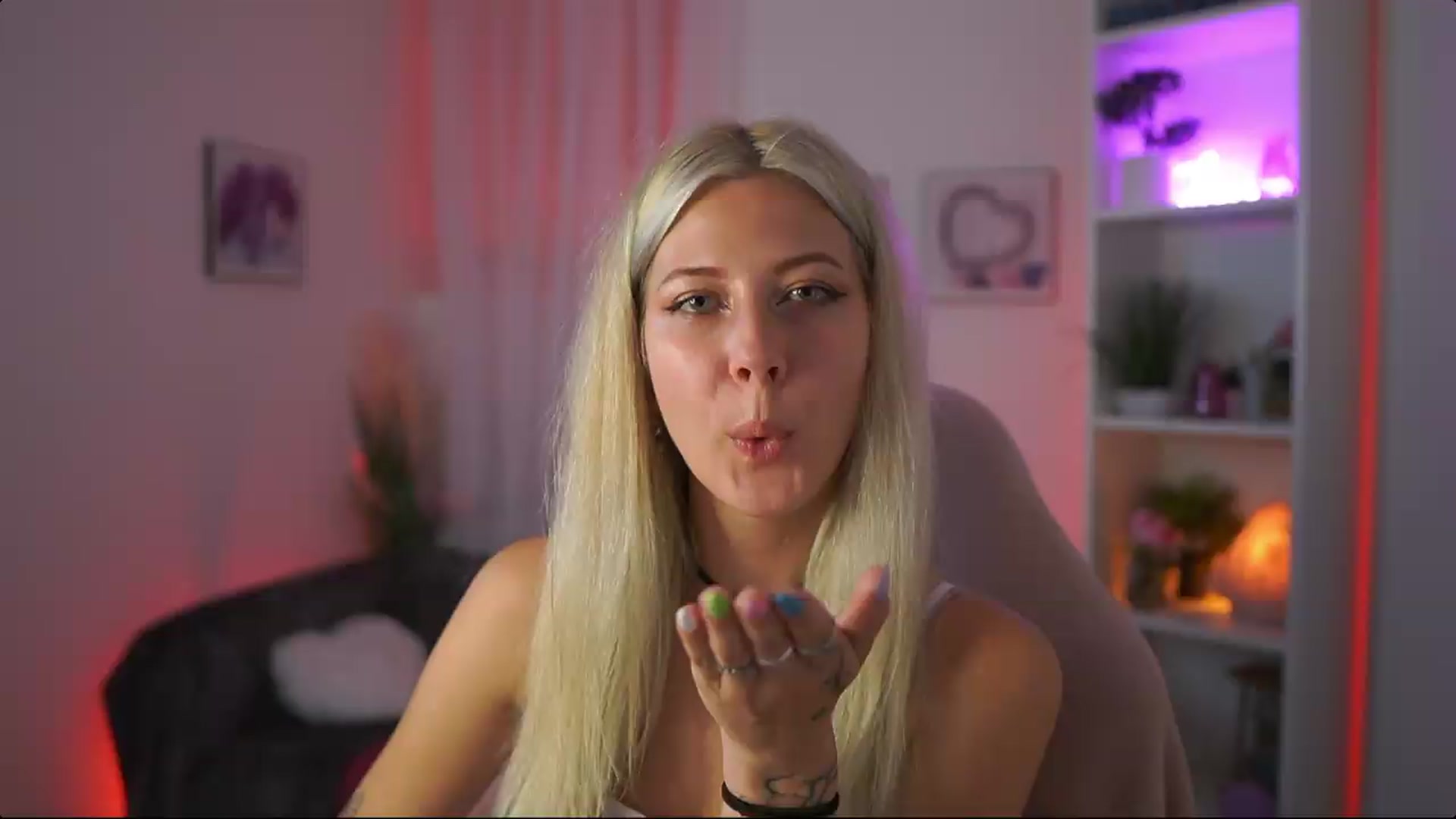 Gallery image thumbnail from EmilySwan's myfreecams stream on, 07/26/2026, 18:44 image 18 of 20