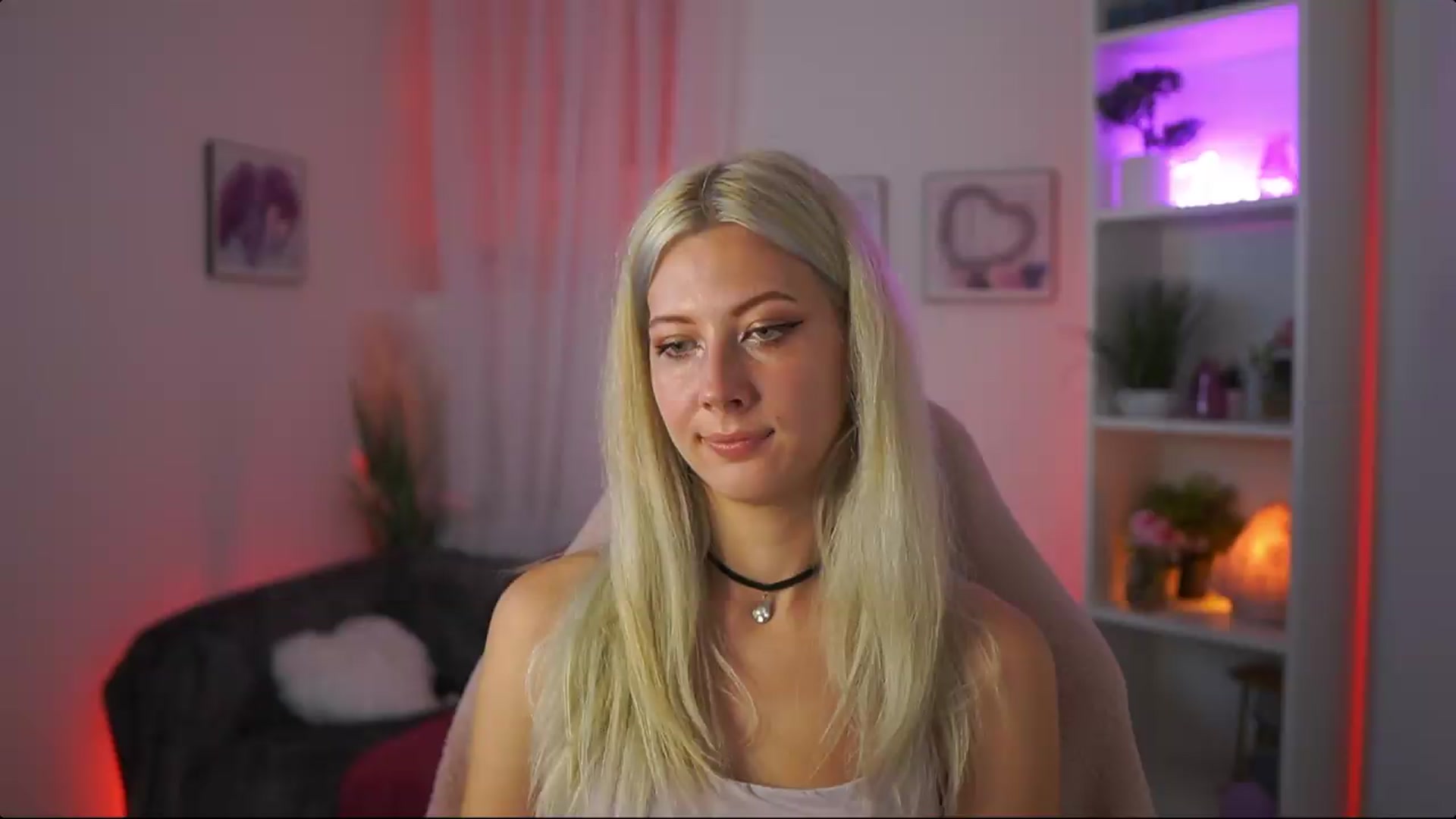 Gallery image thumbnail from EmilySwan's myfreecams stream on, 07/26/2026, 20:06 image 19 of 20