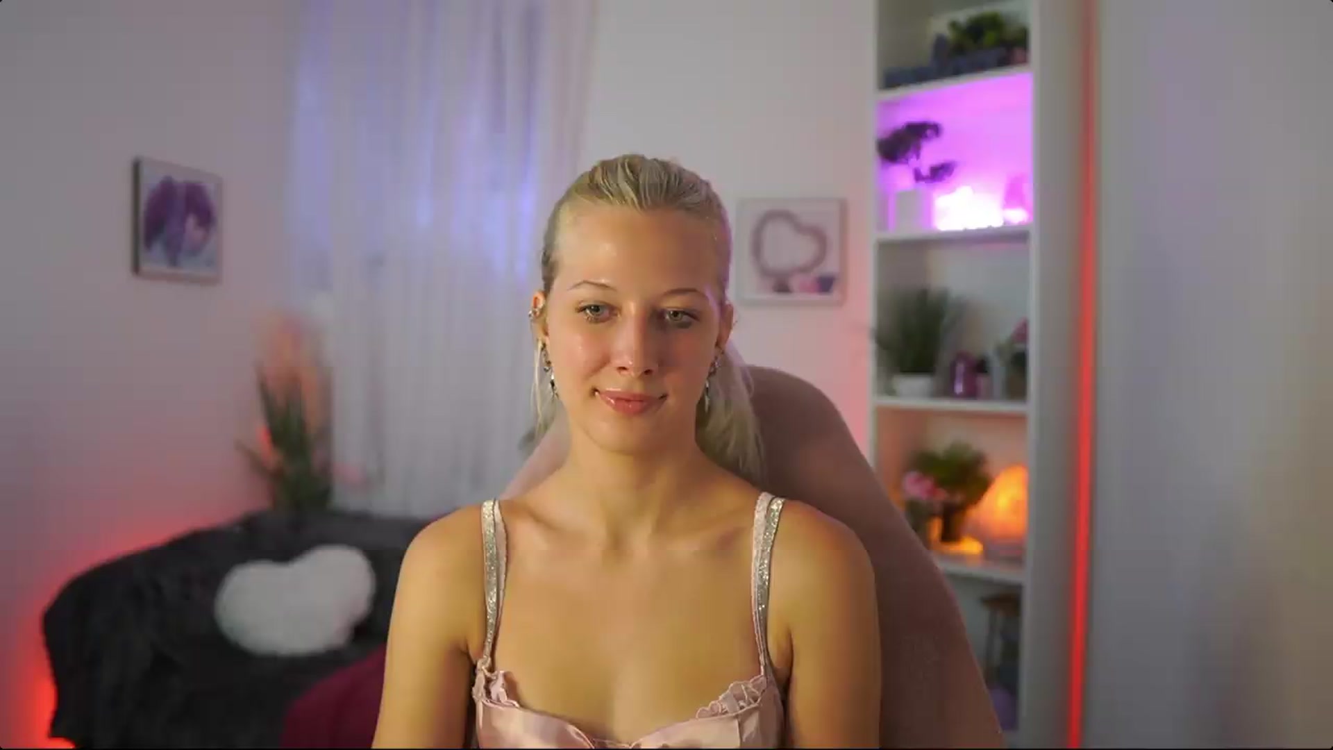 Gallery image thumbnail from EmilySwan's myfreecams stream on, 08/01/2026, 19:21 image 7 of 20