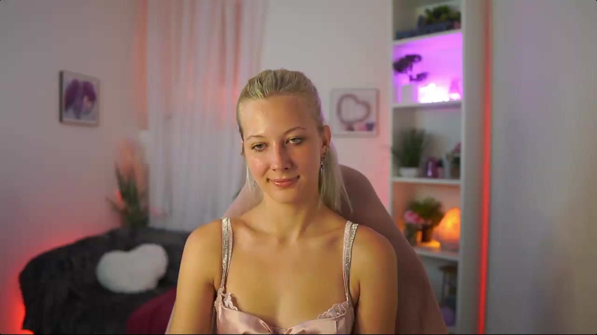Gallery image thumbnail from EmilySwan's myfreecams stream on, 08/01/2026, 19:21 image 6 of 20